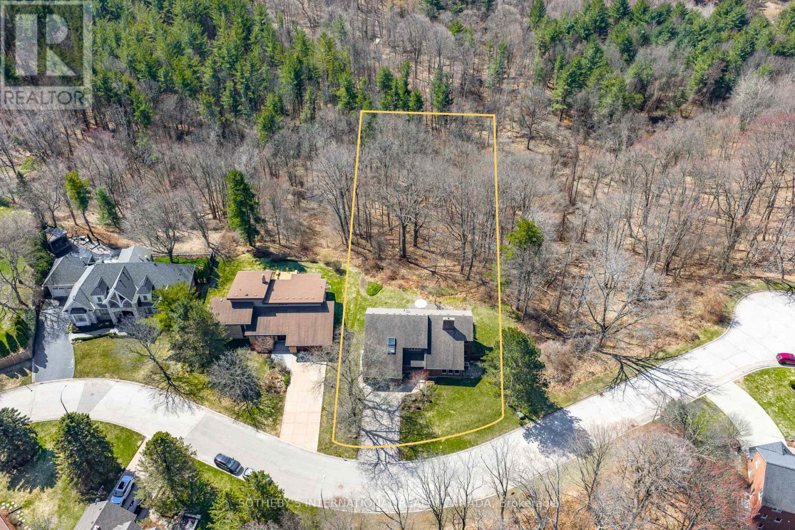 20 Ridgeview Court, Hamilton, Ontario  L9G 3X9 - Photo 2 - X12984370