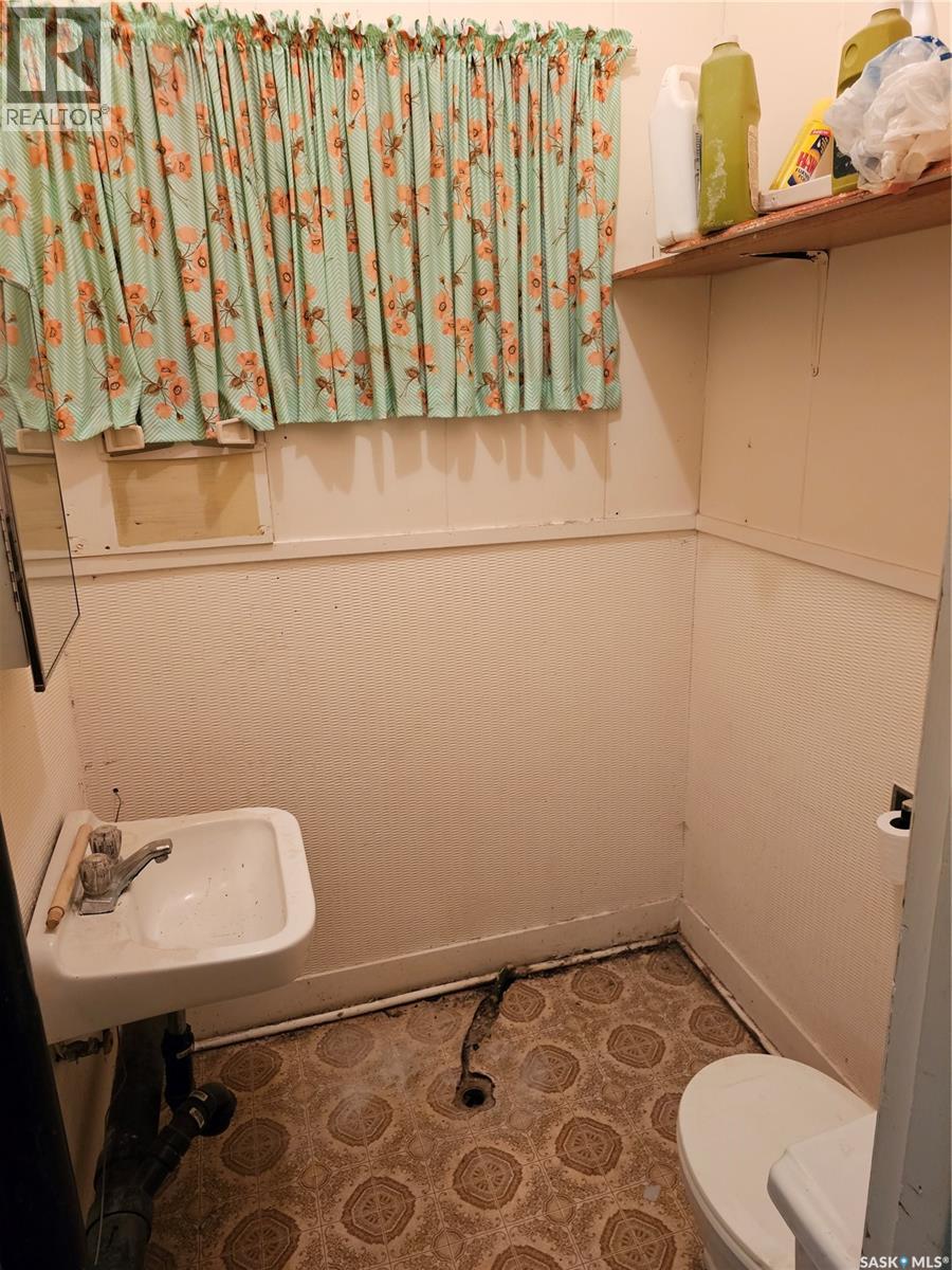 Street 121 3rd Street W, Mankota, Saskatchewan  S0H 2W0 - Photo 11 - SK032852