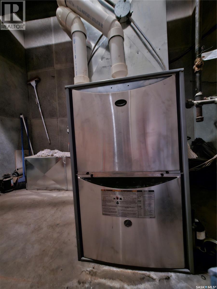 Street 121 3rd Street W, Mankota, Saskatchewan  S0H 2W0 - Photo 18 - SK032852