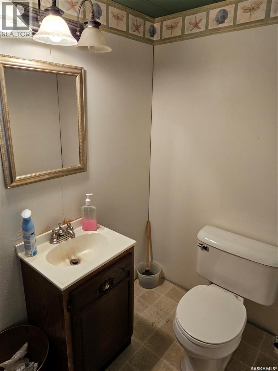 Street 121 3rd Street W, Mankota, Saskatchewan  S0H 2W0 - Photo 8 - SK032852