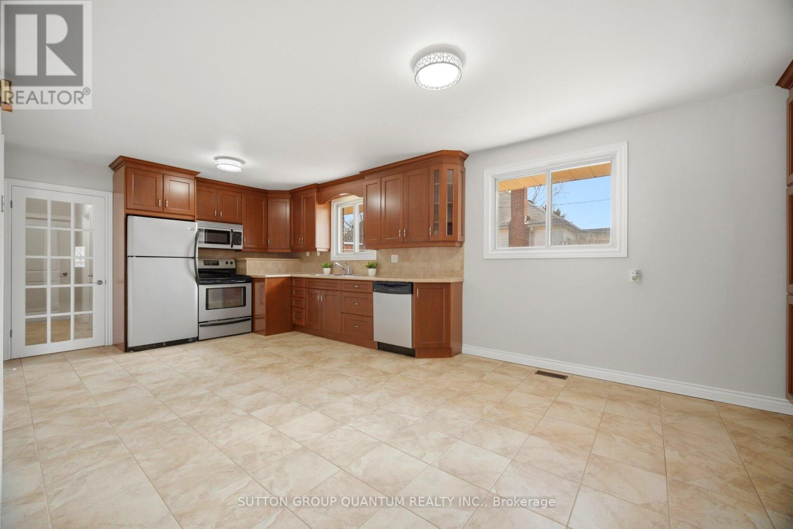 126 Angelene Street, Mississauga, Ontario  L5G 1X2 - Photo 11 - W13002062