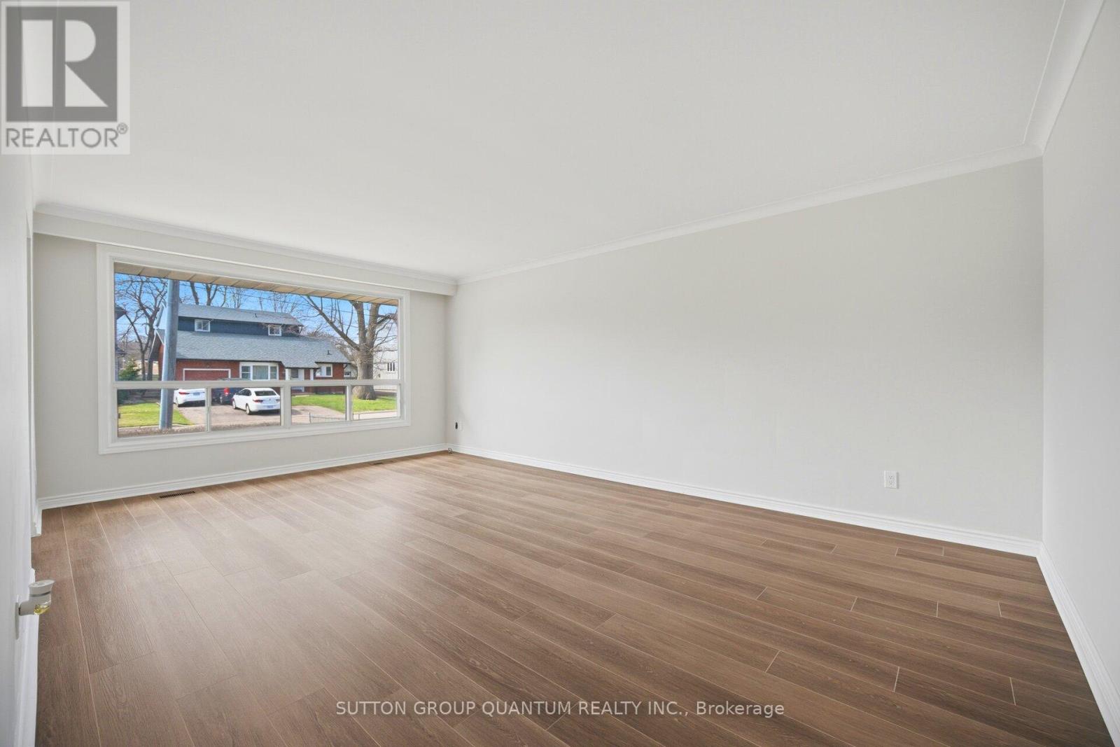 126 Angelene Street, Mississauga, Ontario  L5G 1X2 - Photo 4 - W13002062