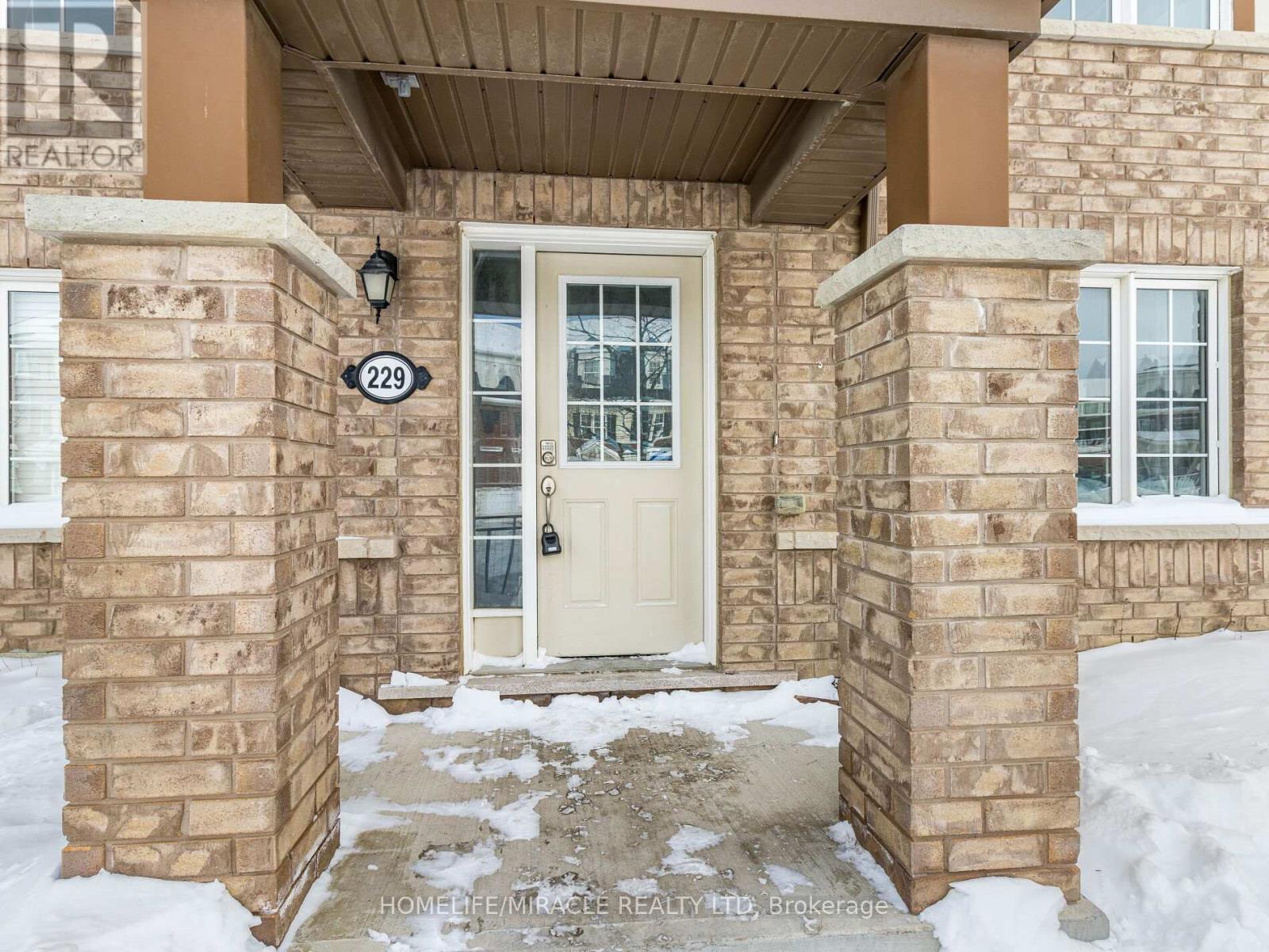 229 Remembrance Road, Brampton, Ontario  L7A 4P2 - Photo 3 - W13002114