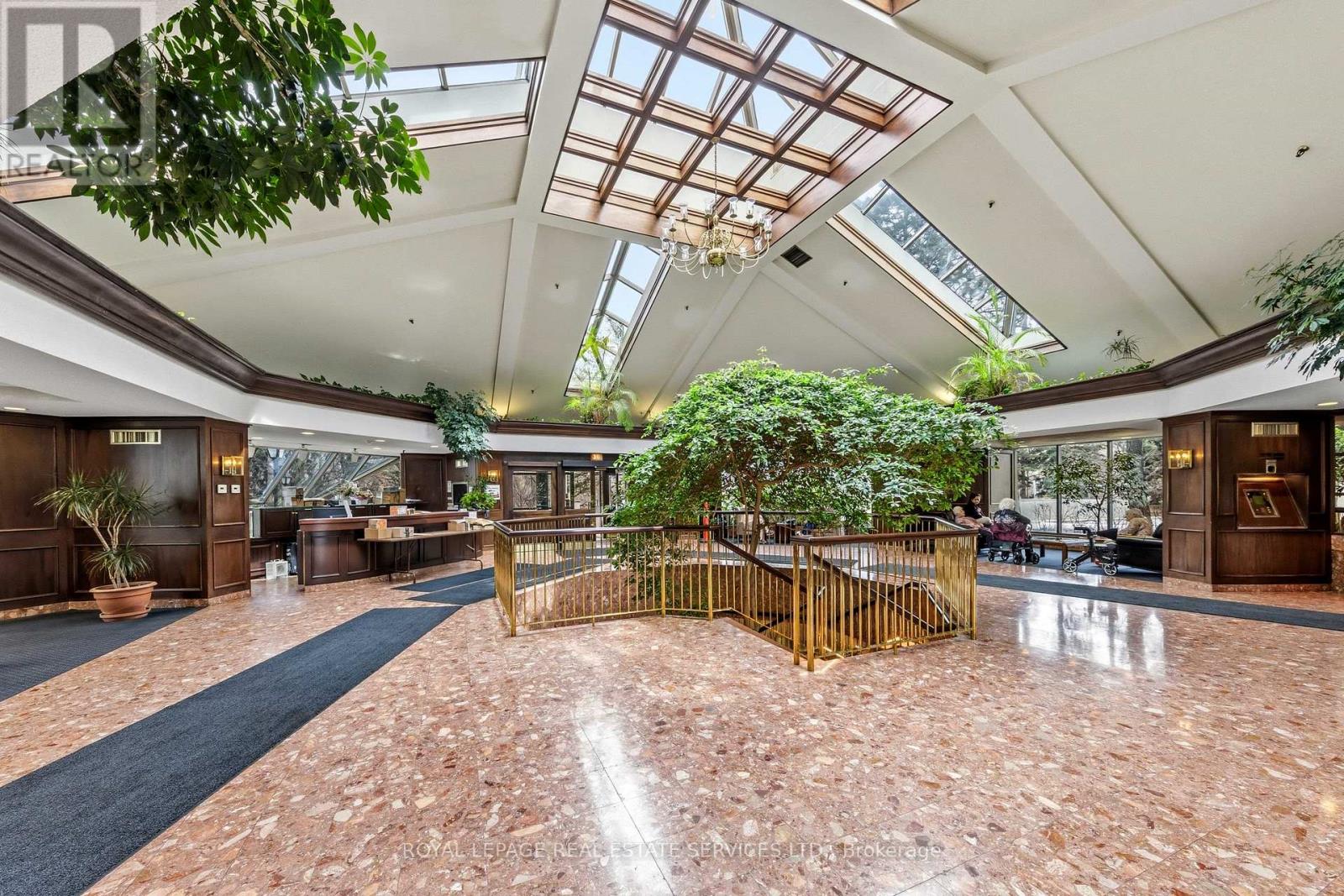 2004 - 1300 Islington Avenue, Toronto, Ontario  M9A 5C4 - Photo 2 - W13002160