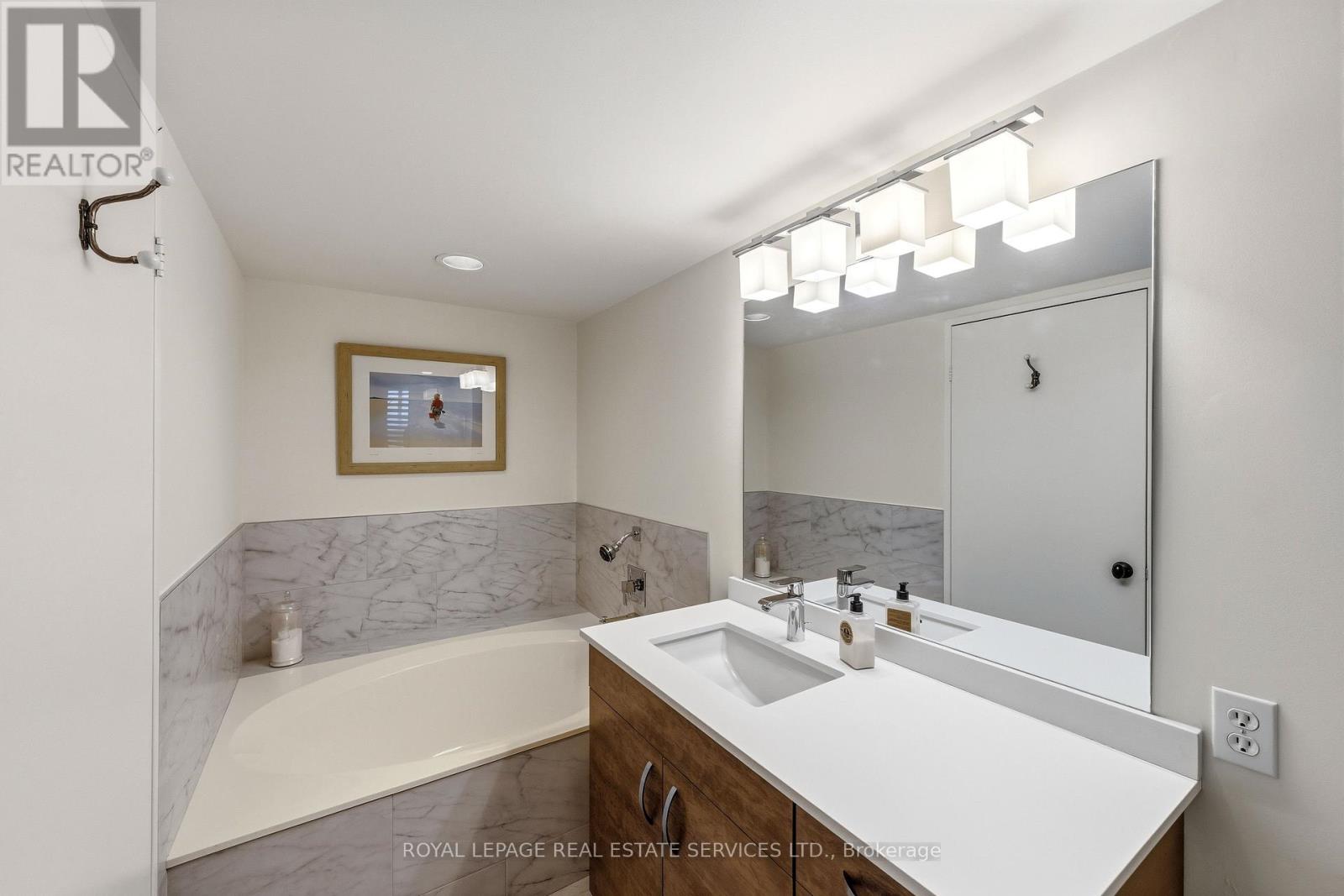 2004 - 1300 Islington Avenue, Toronto, Ontario  M9A 5C4 - Photo 24 - W13002160