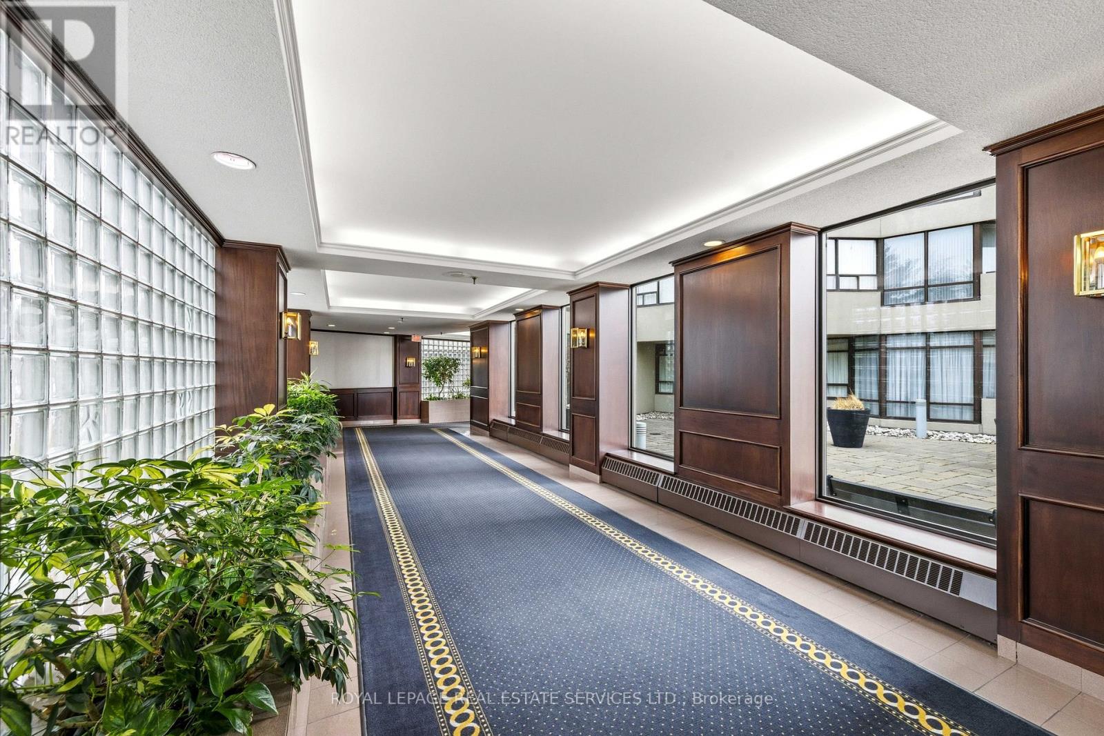 2004 - 1300 Islington Avenue, Toronto, Ontario  M9A 5C4 - Photo 3 - W13002160