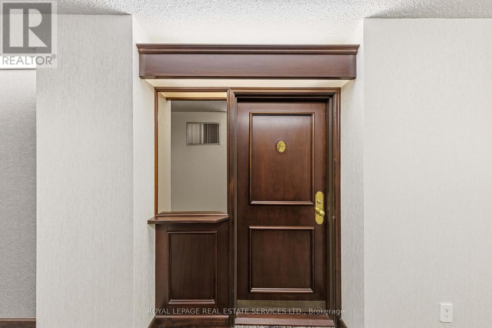 2004 - 1300 Islington Avenue, Toronto, Ontario  M9A 5C4 - Photo 4 - W13002160