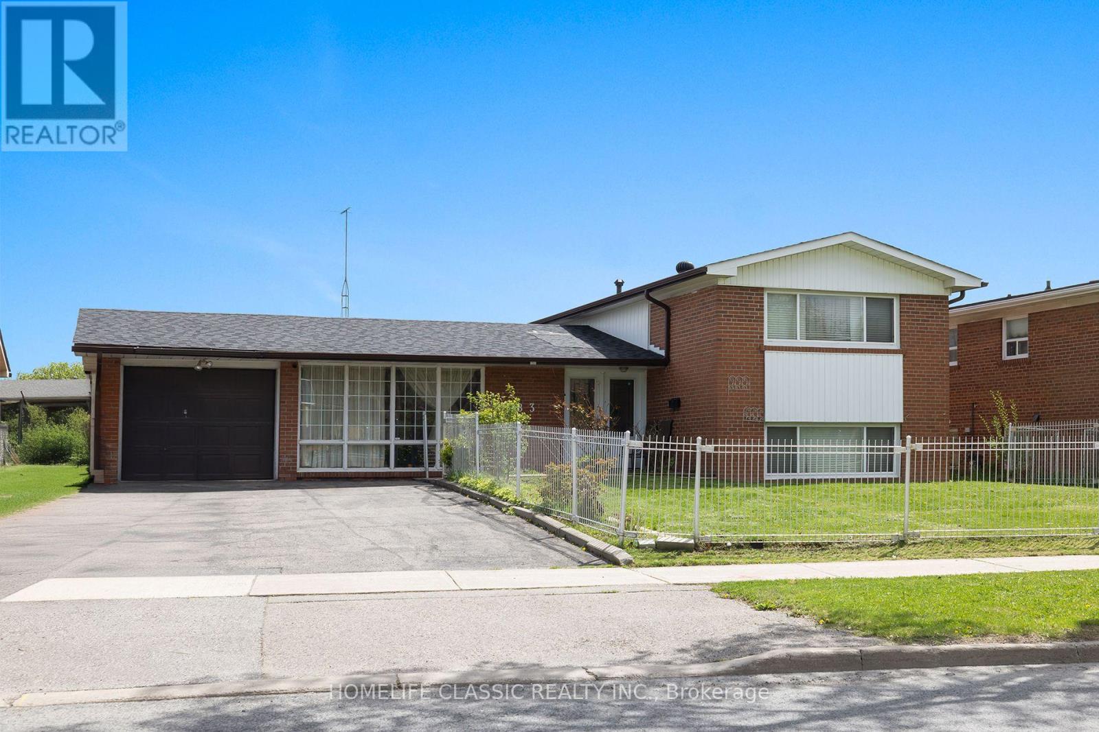 83 JOHN GARLAND BOULEVARD, Toronto, Ontario