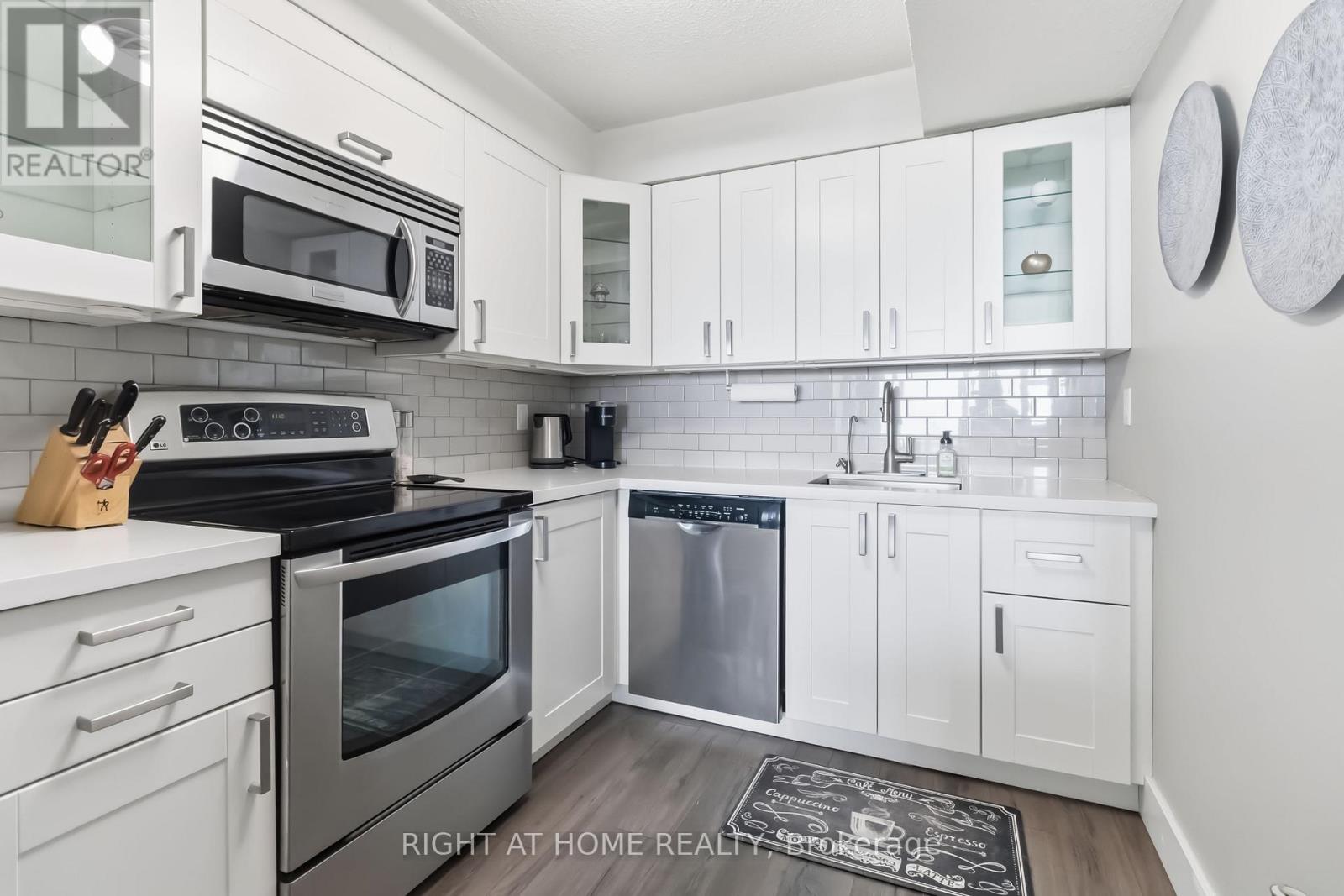 1706 - 975 Warwick Court, Burlington, Ontario  L7T 3Z7 - Photo 11 - W13002246