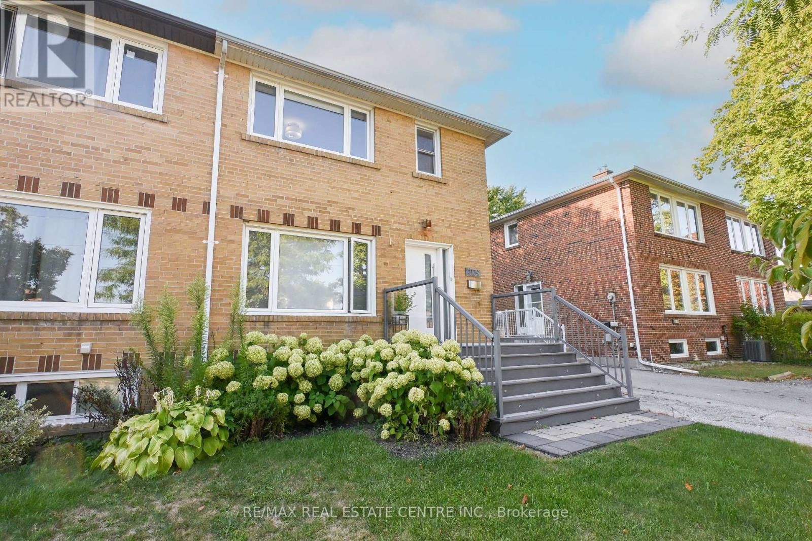 2179 Wiseman Court, Mississauga, Ontario  L5J 1P3 - Photo 2 - W13002272