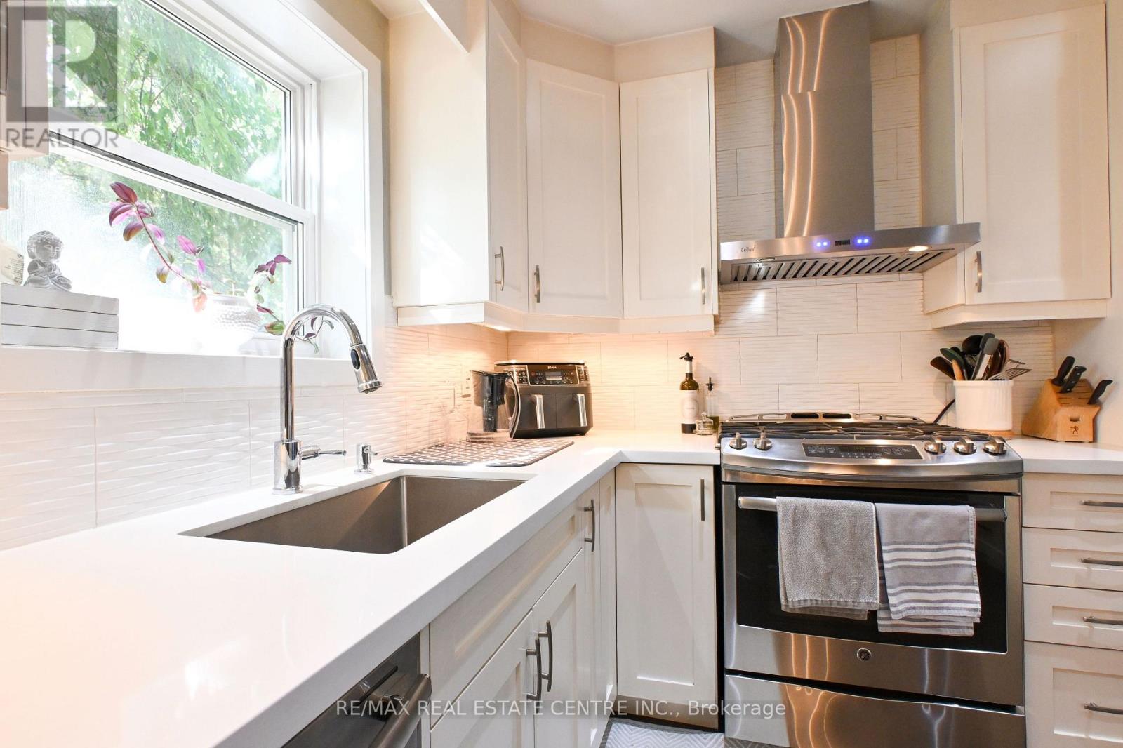 2179 Wiseman Court, Mississauga, Ontario  L5J 1P3 - Photo 8 - W13002272