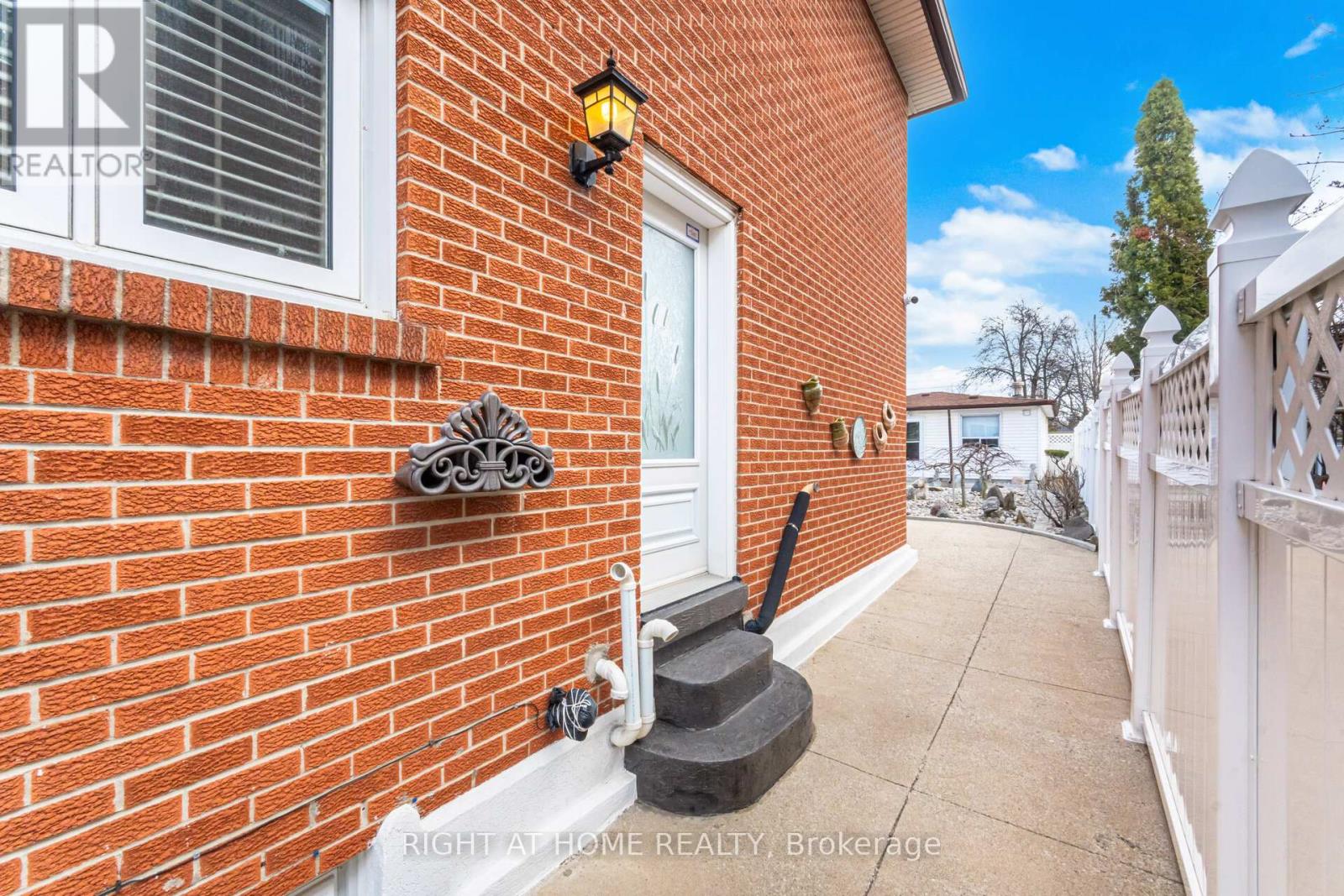 3938 Midhurst Lane, Mississauga, Ontario  L4Z 1C7 - Photo 21 - W13002276