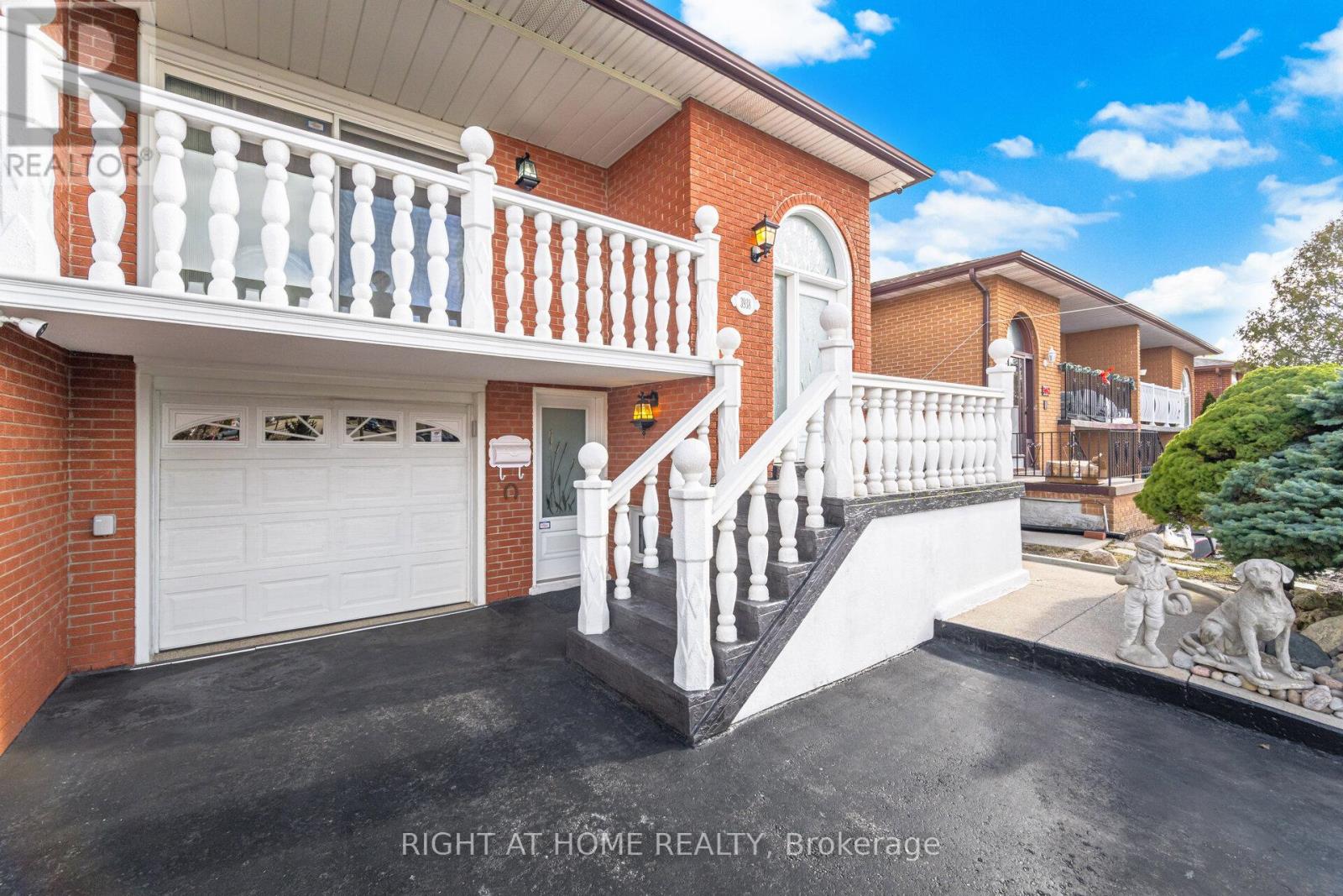 3938 Midhurst Lane, Mississauga, Ontario  L4Z 1C7 - Photo 4 - W13002276