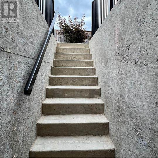 33 Gulfbrook Circle, Brampton, Ontario L6Z 0B6 - Photo 11 - W13002300