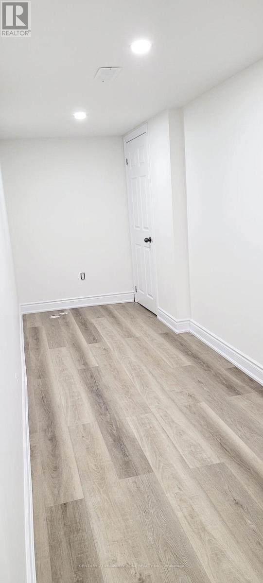 33 Gulfbrook Circle, Brampton, Ontario L6Z 0B6 - Photo 6 - W13002300