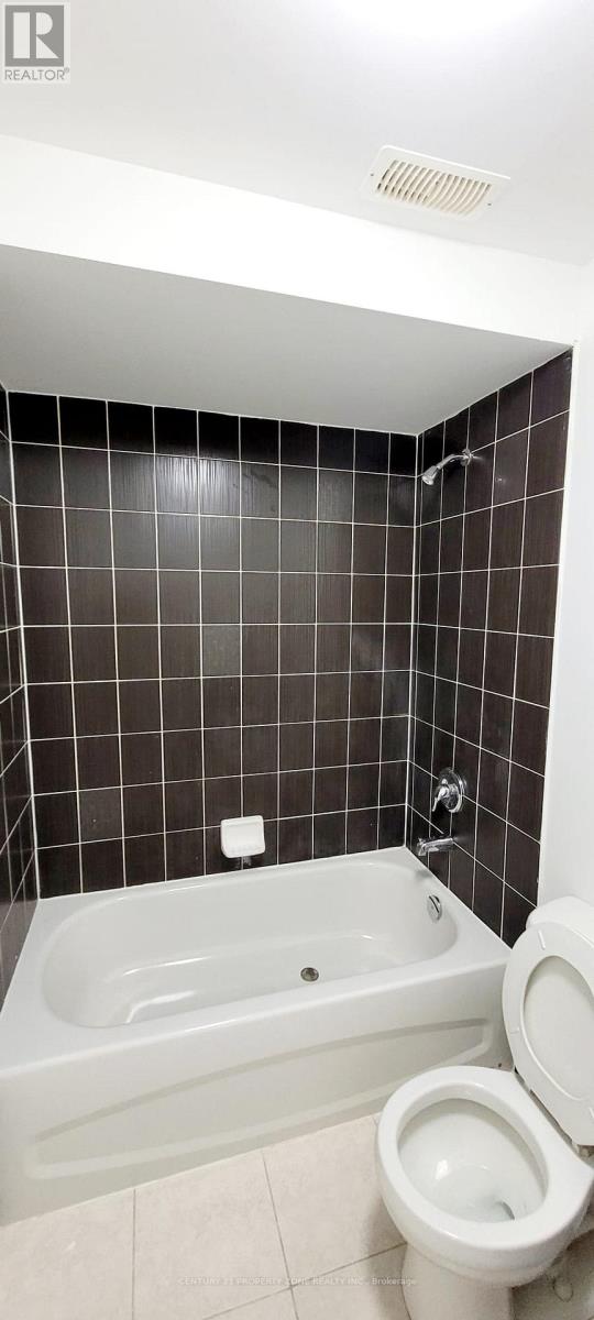 33 Gulfbrook Circle, Brampton, Ontario L6Z 0B6 - Photo 8 - W13002300