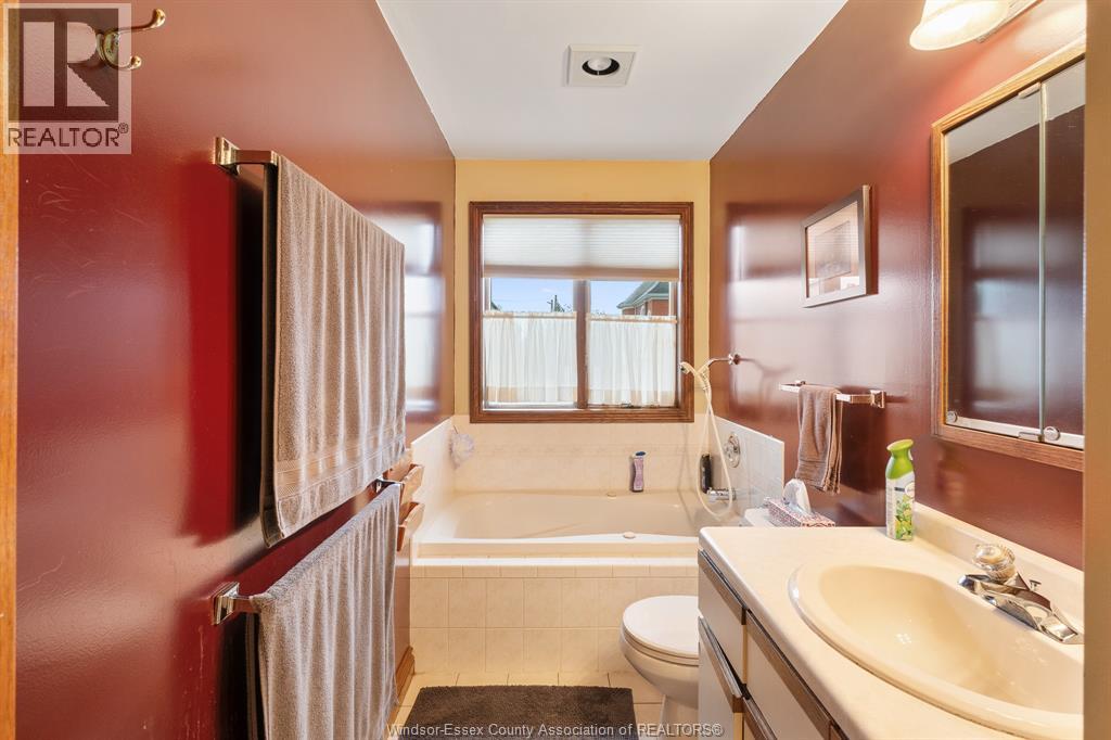 879 Road 2 W, Kingsville, Ontario  N9Y 2E4 - Photo 12 - 26008237