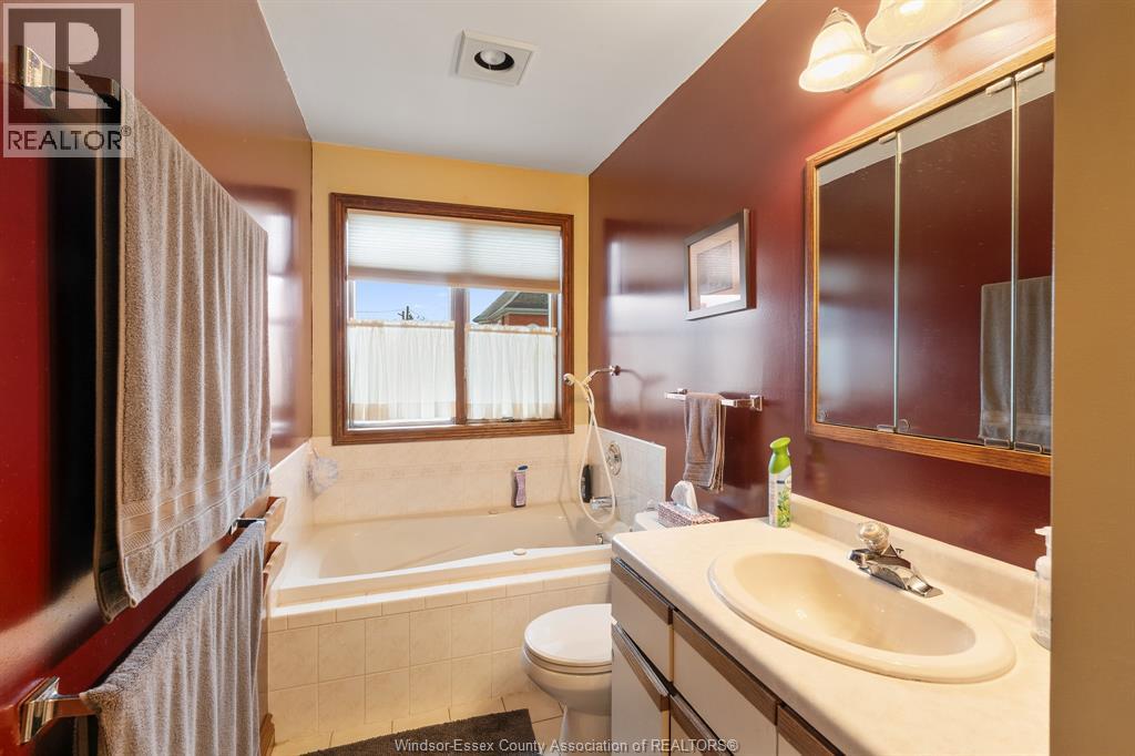 879 Road 2 W, Kingsville, Ontario  N9Y 2E4 - Photo 13 - 26008237