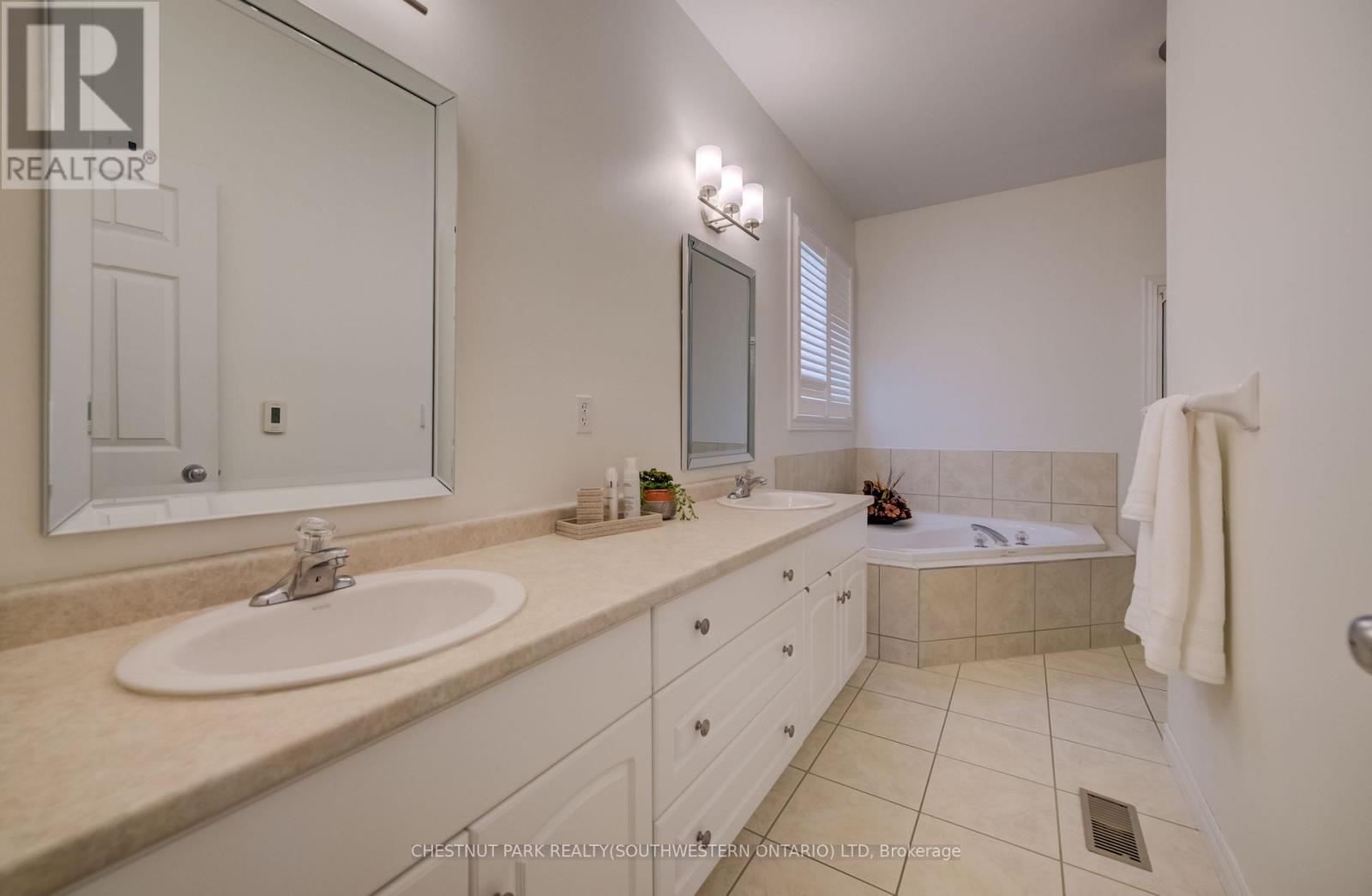 560 Springwater Drive, Waterloo, Ontario  N2V 2K6 - Photo 22 - X13002058