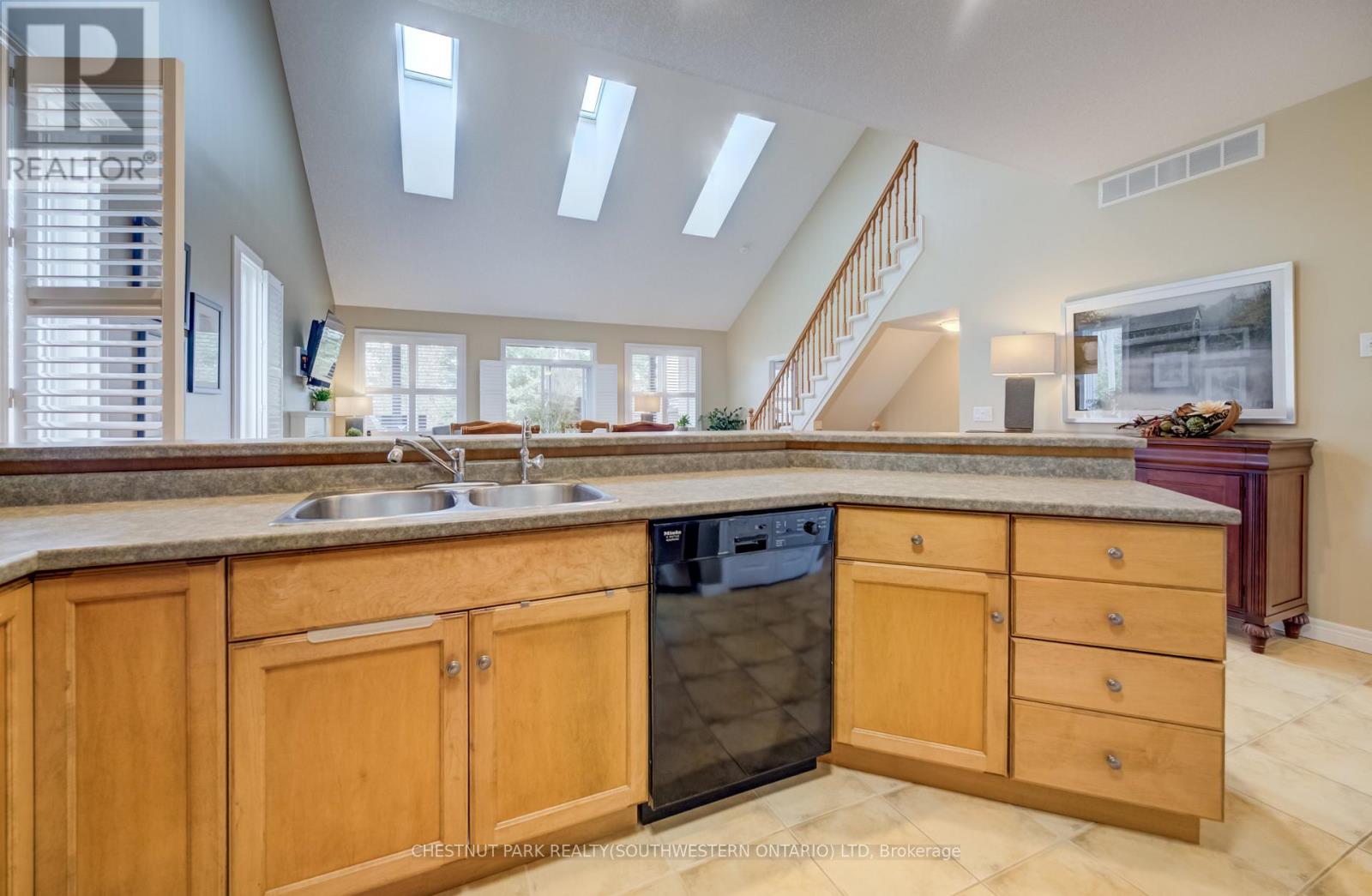 560 Springwater Drive, Waterloo, Ontario  N2V 2K6 - Photo 9 - X13002058