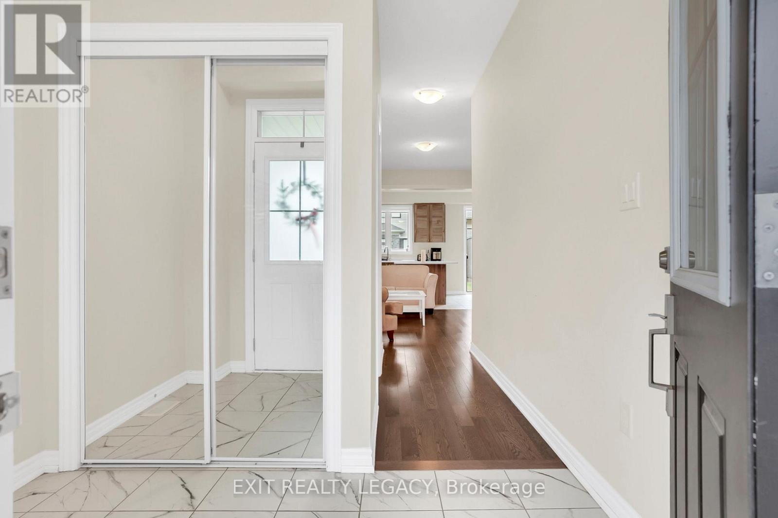 15 Sun Haven Lane, Thorold, Ontario  L2V 0K6 - Photo 2 - X13002358