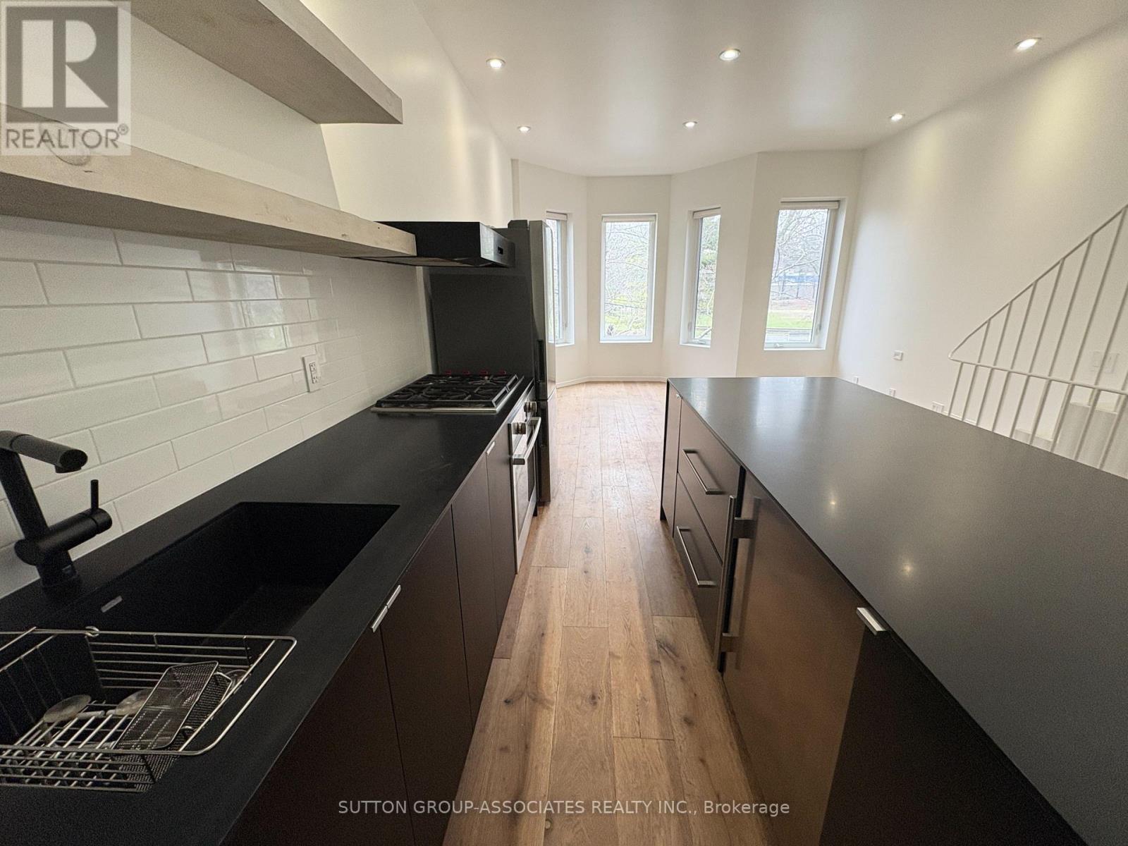 49 Olive Avenue, Toronto, Ontario  M6G 1T7 - Photo 11 - C12998690