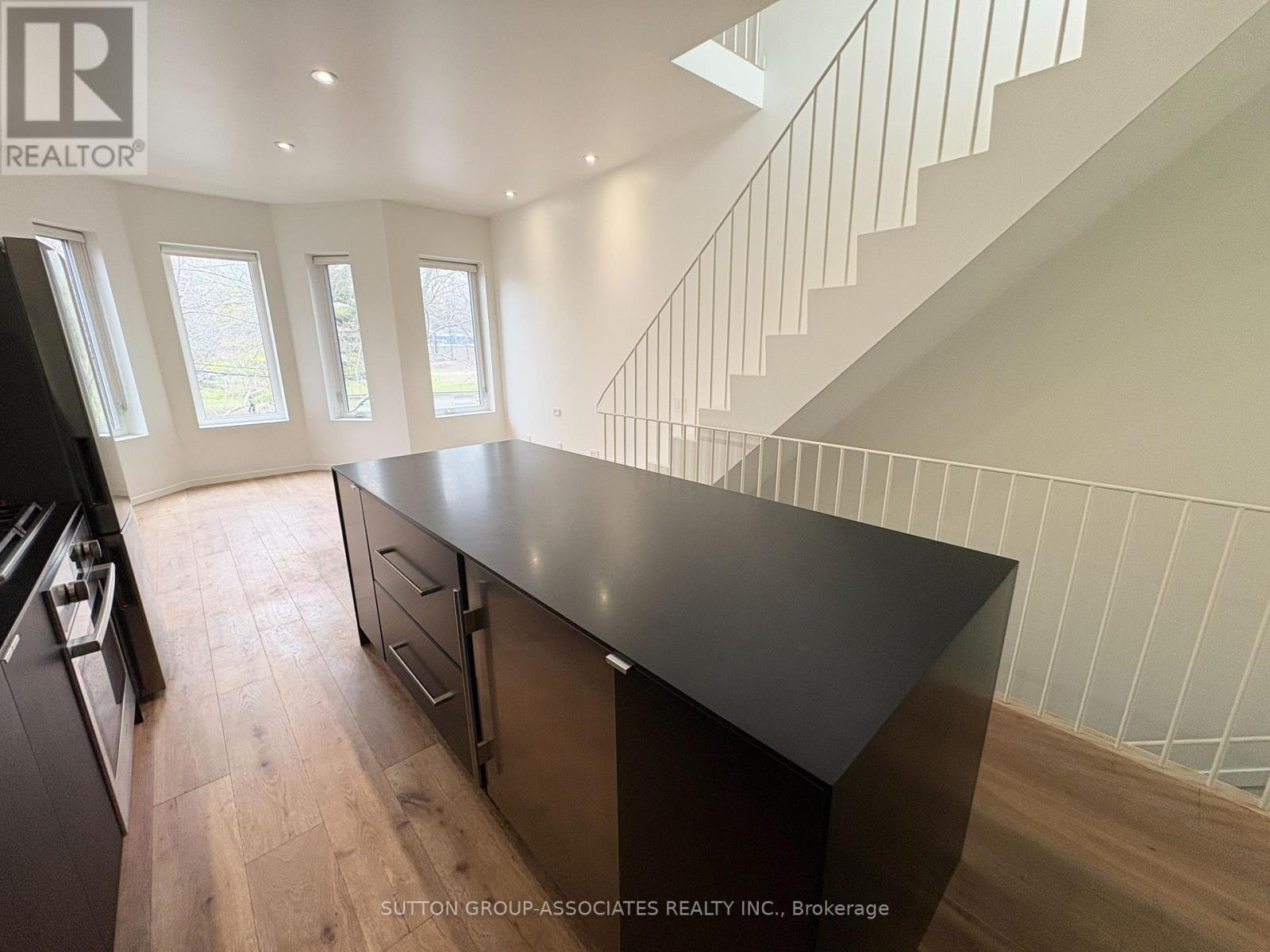 49 Olive Avenue, Toronto, Ontario  M6G 1T7 - Photo 12 - C12998690