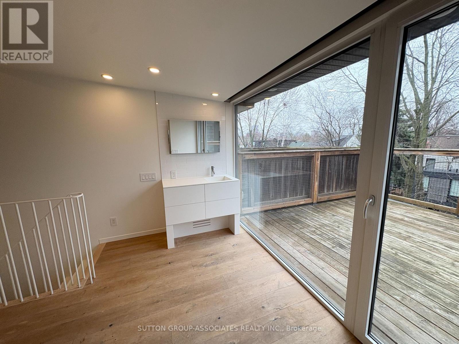 49 Olive Avenue, Toronto, Ontario  M6G 1T7 - Photo 23 - C12998690