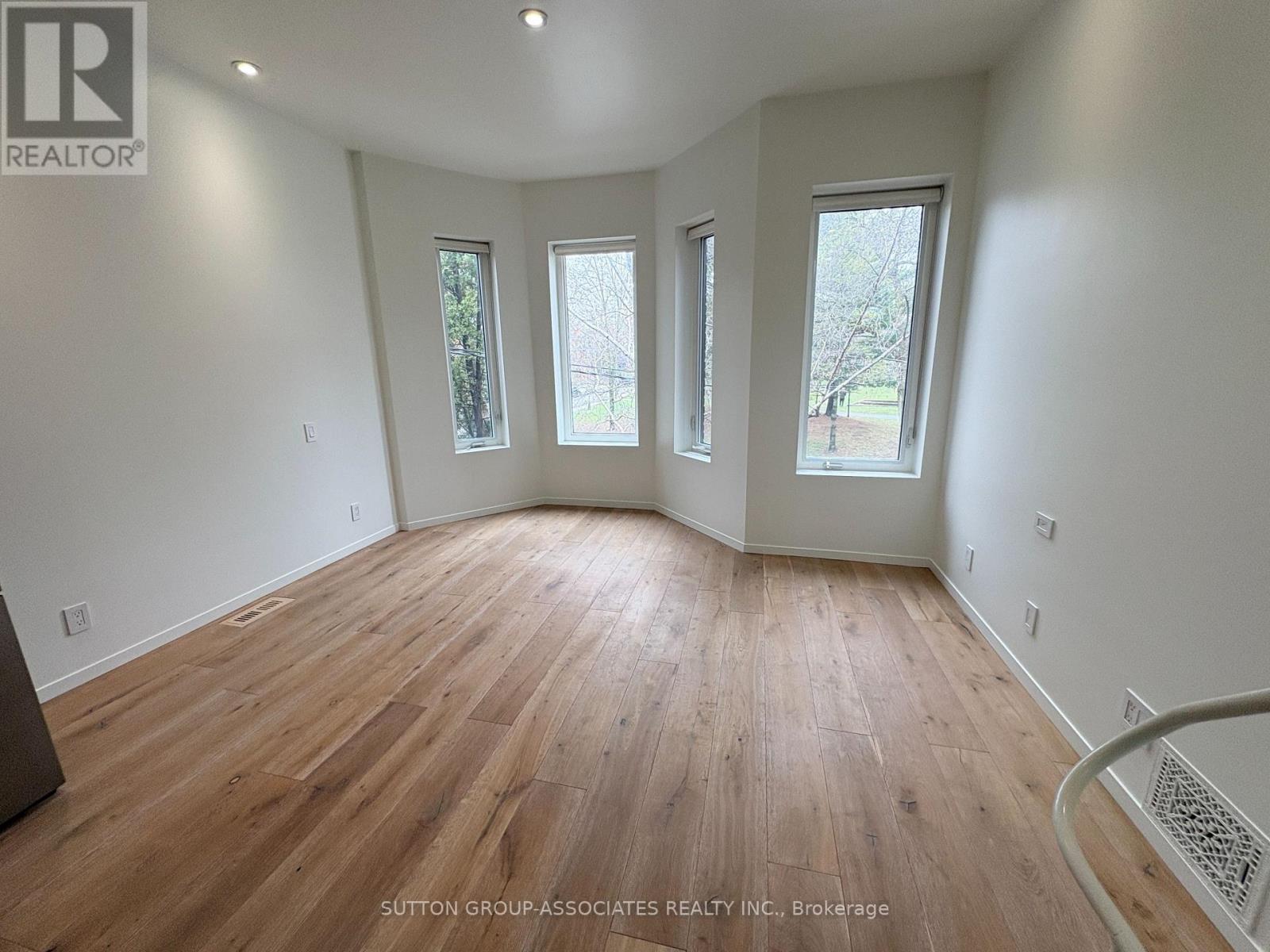 49 Olive Avenue, Toronto, Ontario  M6G 1T7 - Photo 15 - C12998690