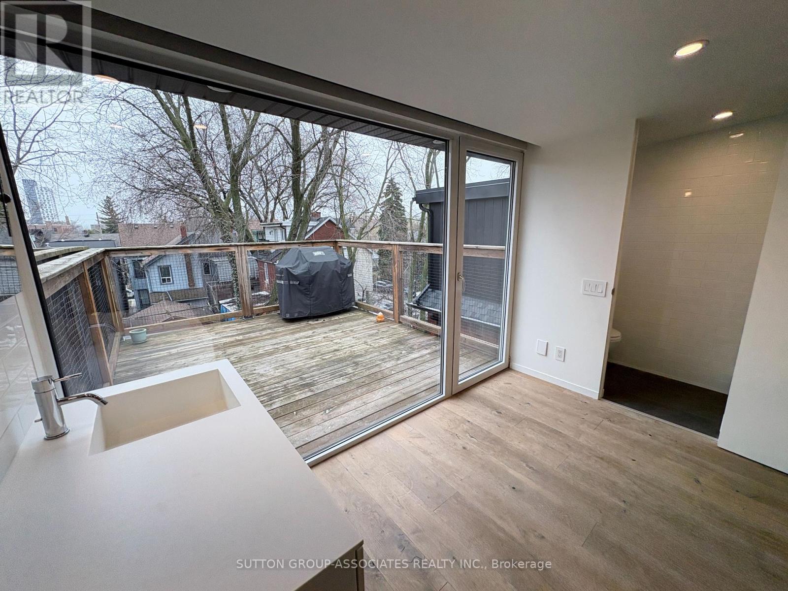 49 Olive Avenue, Toronto, Ontario  M6G 1T7 - Photo 21 - C12998690