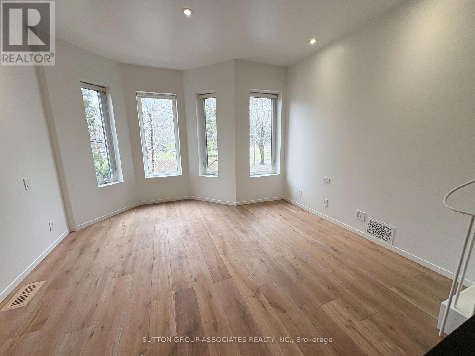 49 Olive Avenue, Toronto, Ontario  M6G 1T7 - Photo 14 - C12998690