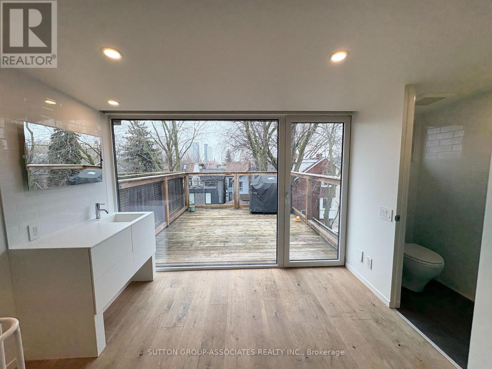 49 Olive Avenue, Toronto, Ontario  M6G 1T7 - Photo 20 - C12998690