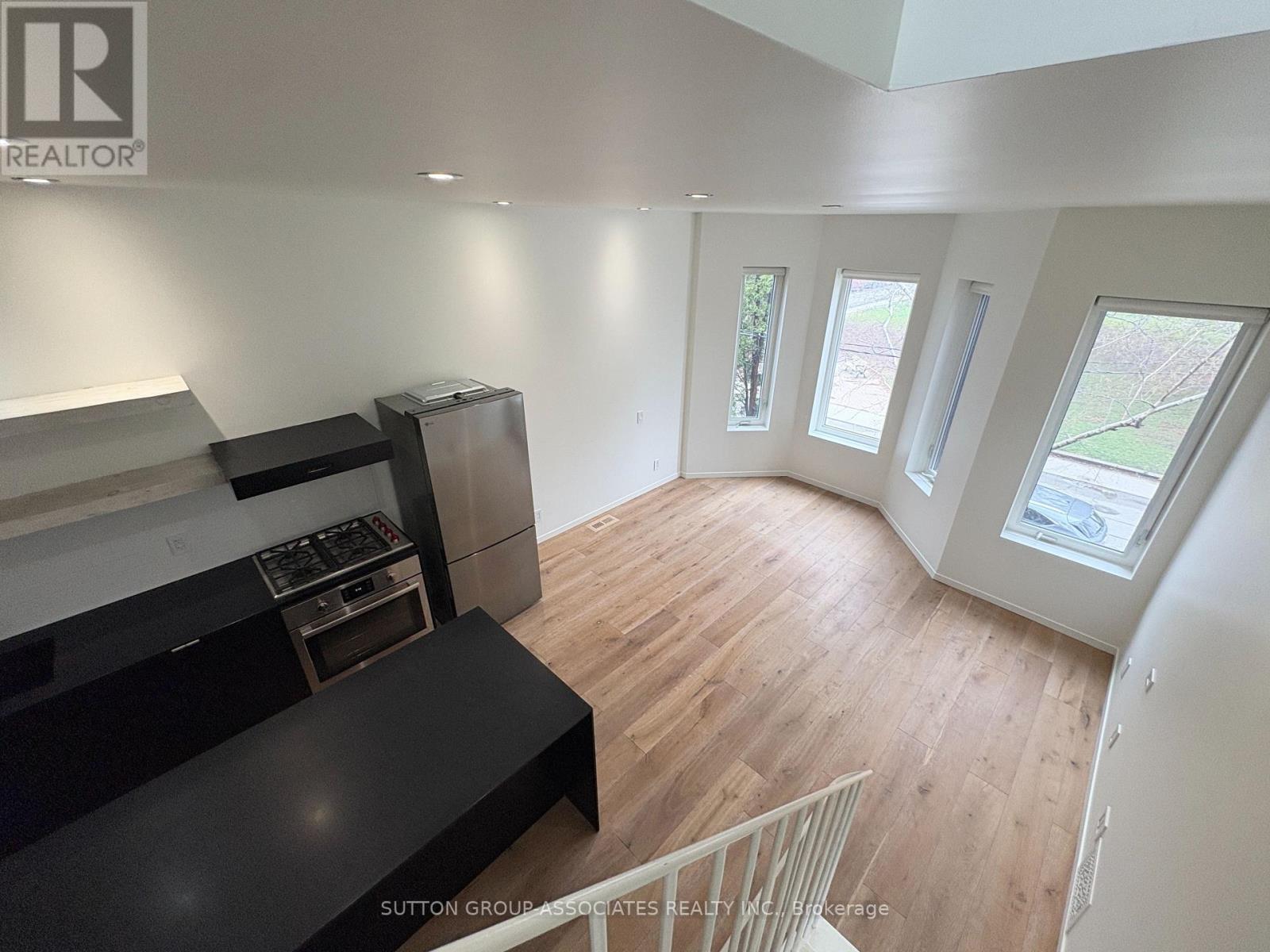 49 Olive Avenue, Toronto, Ontario  M6G 1T7 - Photo 19 - C12998690