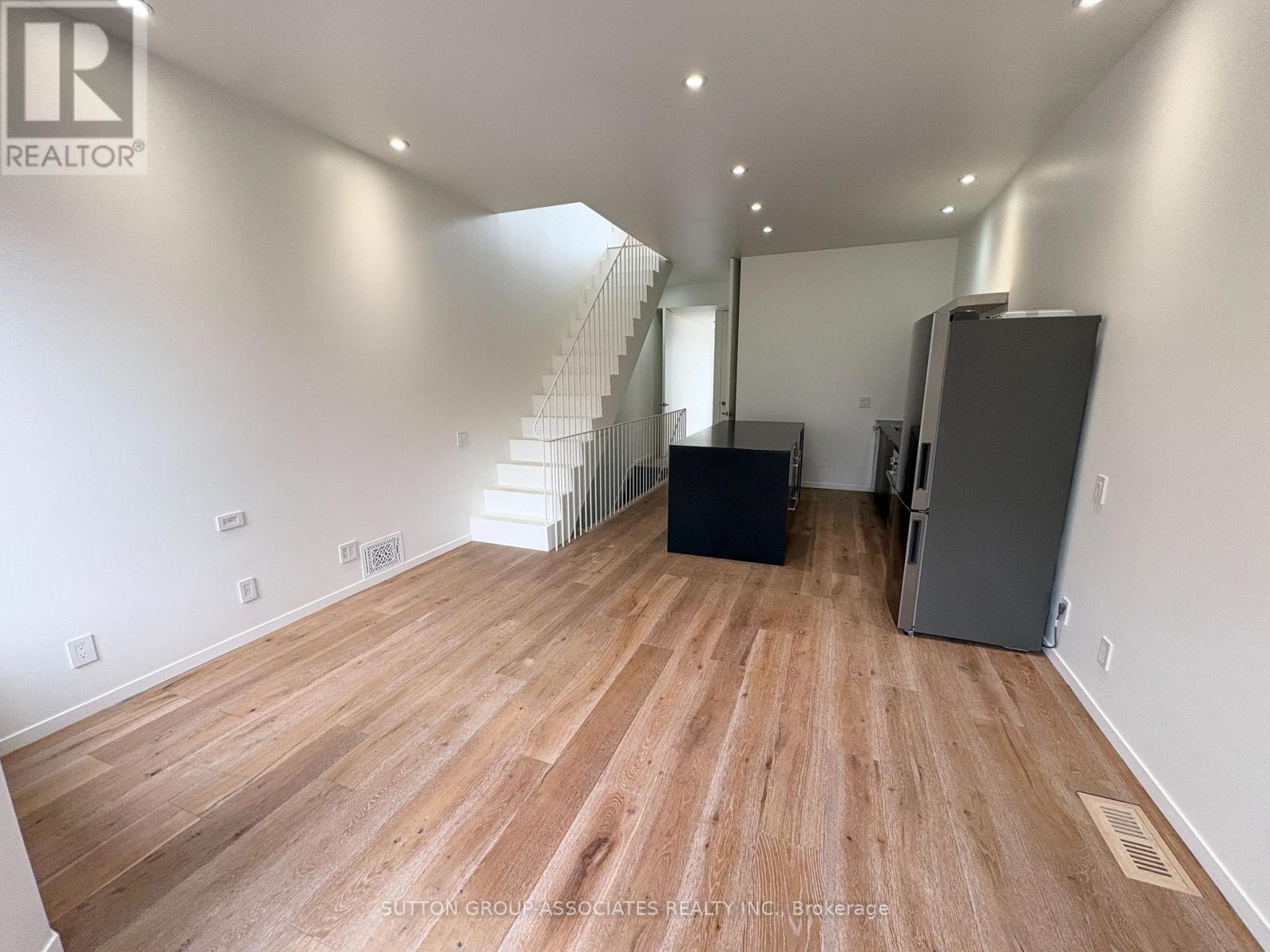 49 Olive Avenue, Toronto, Ontario  M6G 1T7 - Photo 17 - C12998690