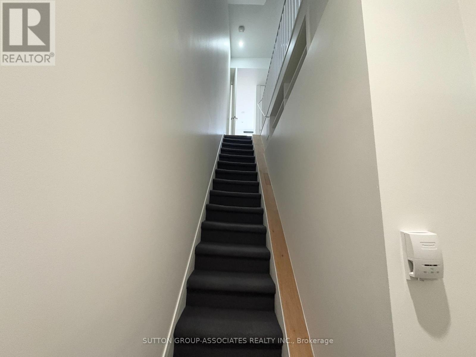 49 Olive Avenue, Toronto, Ontario  M6G 1T7 - Photo 3 - C12998690