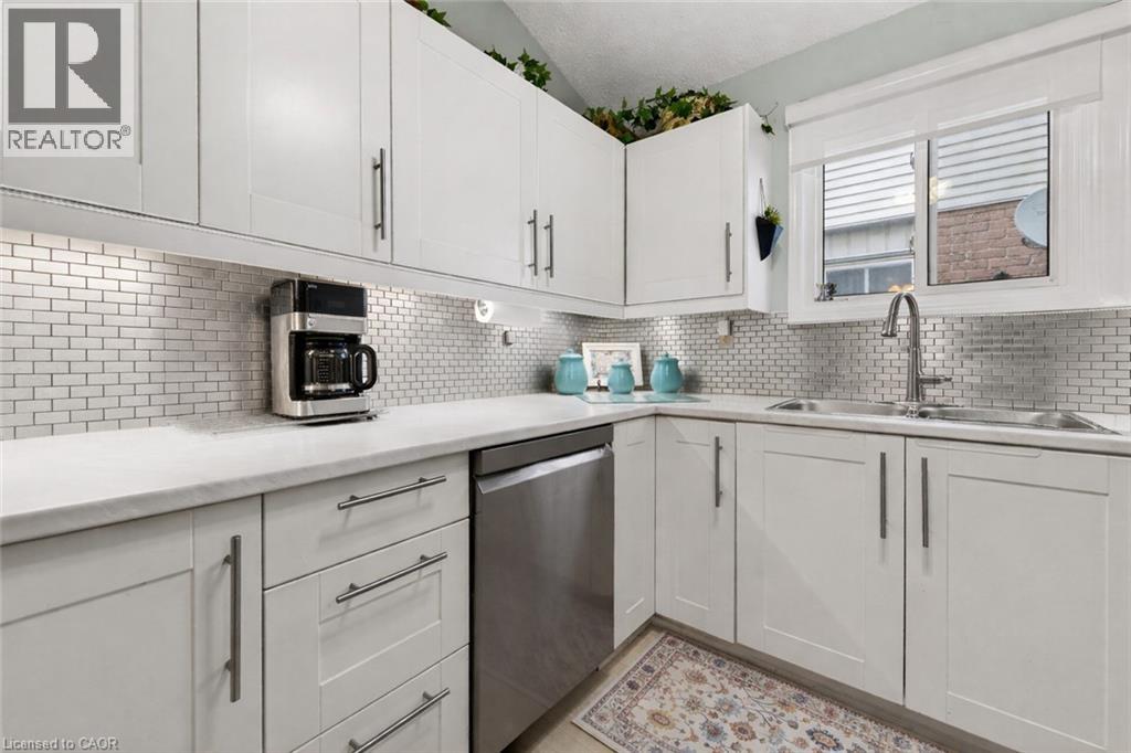 23 Juliebeth Drive, Hamilton, Ontario  L9B 2N6 - Photo 6 - 40820610