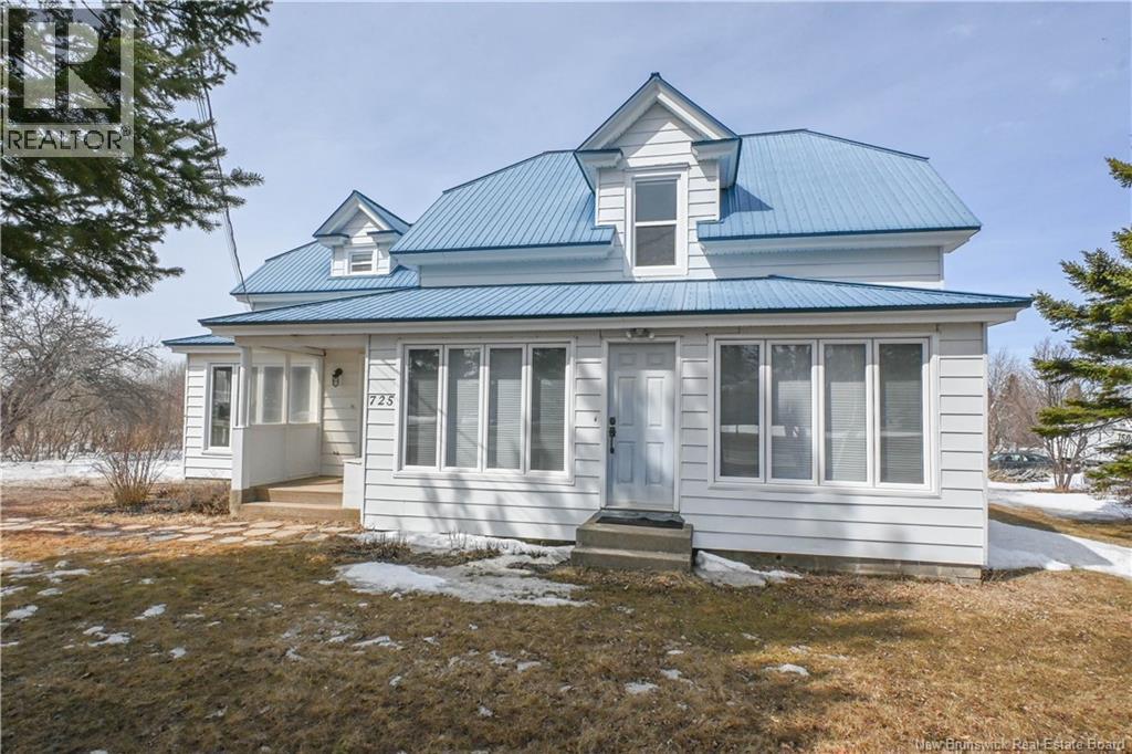 725 Saint-Pierre O. Boulevard, Caraquet, New Brunswick  E1W 1A1 - Photo 3 - NB137291