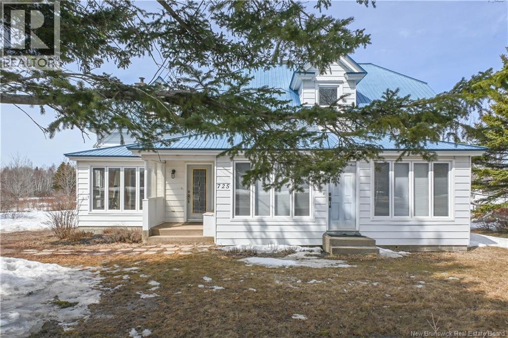 725 Saint-Pierre O. Boulevard, Caraquet, New Brunswick  E1W 1A1 - Photo 2 - NB137291