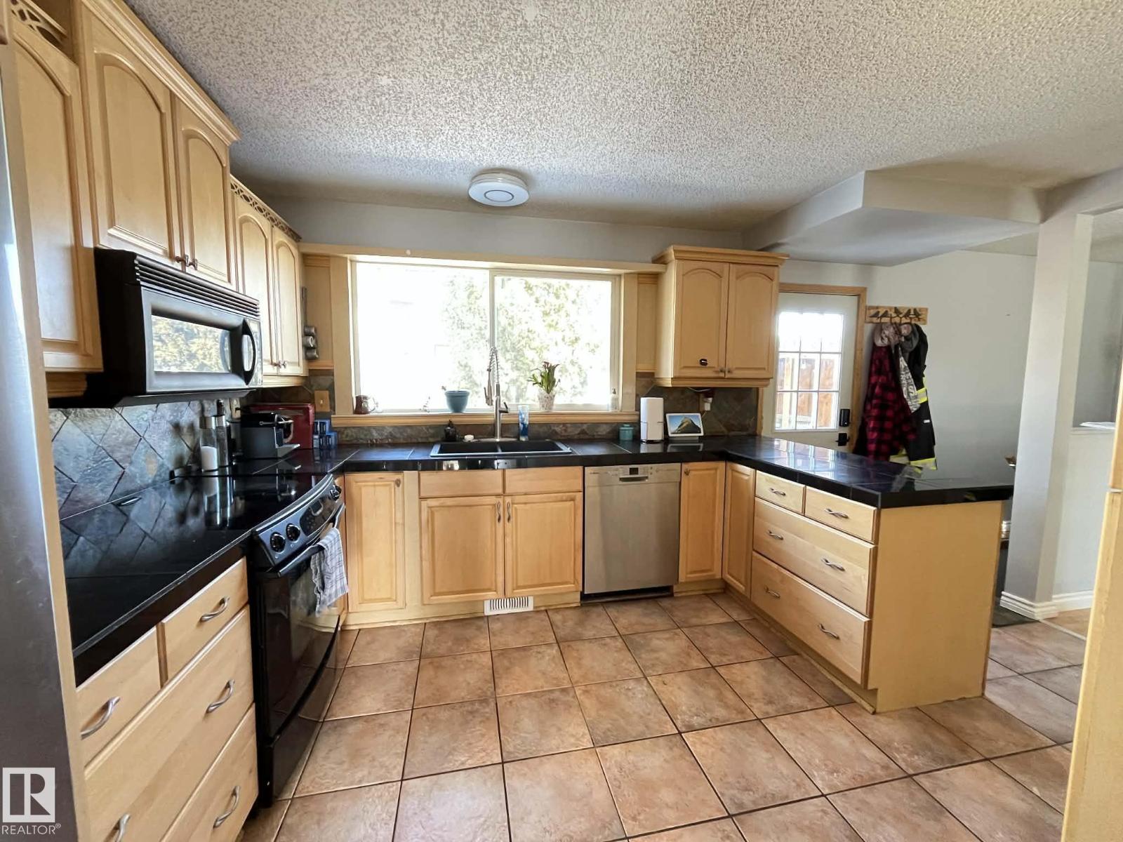 9702 95 Av, Morinville, Alberta  T8R 1H4 - Photo 7 - E4482350