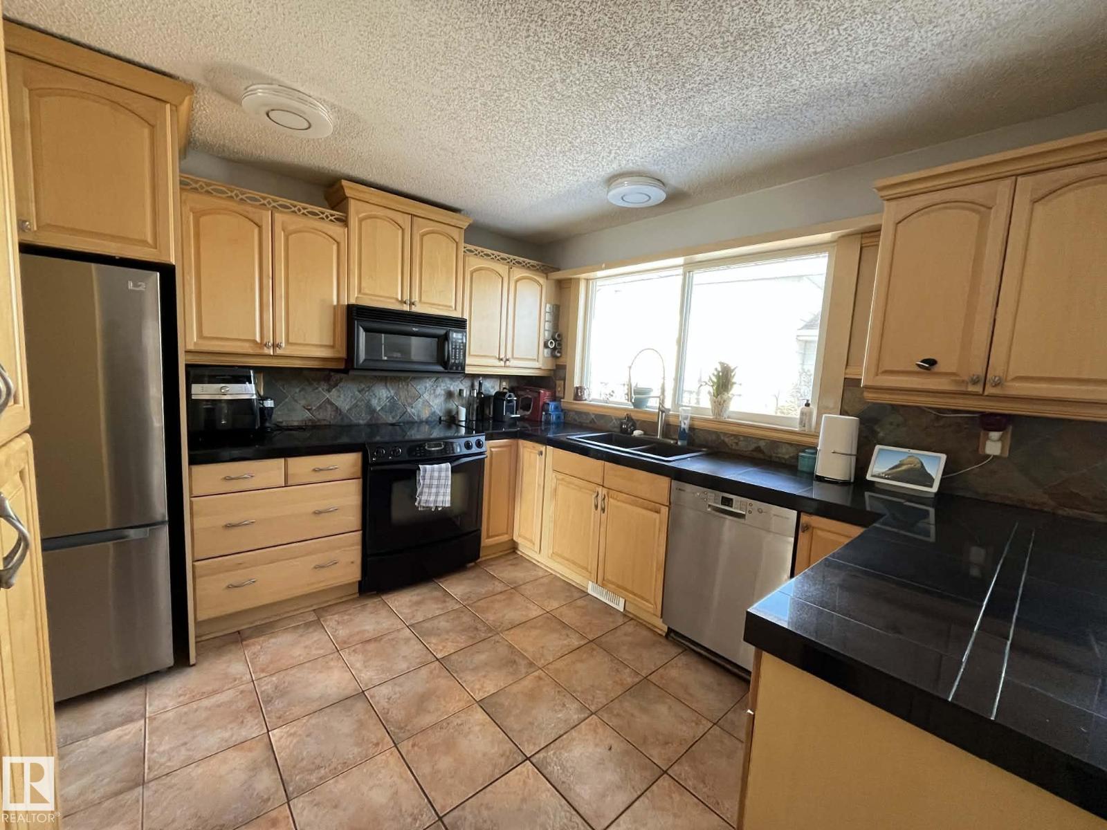 9702 95 Av, Morinville, Alberta  T8R 1H4 - Photo 6 - E4482350