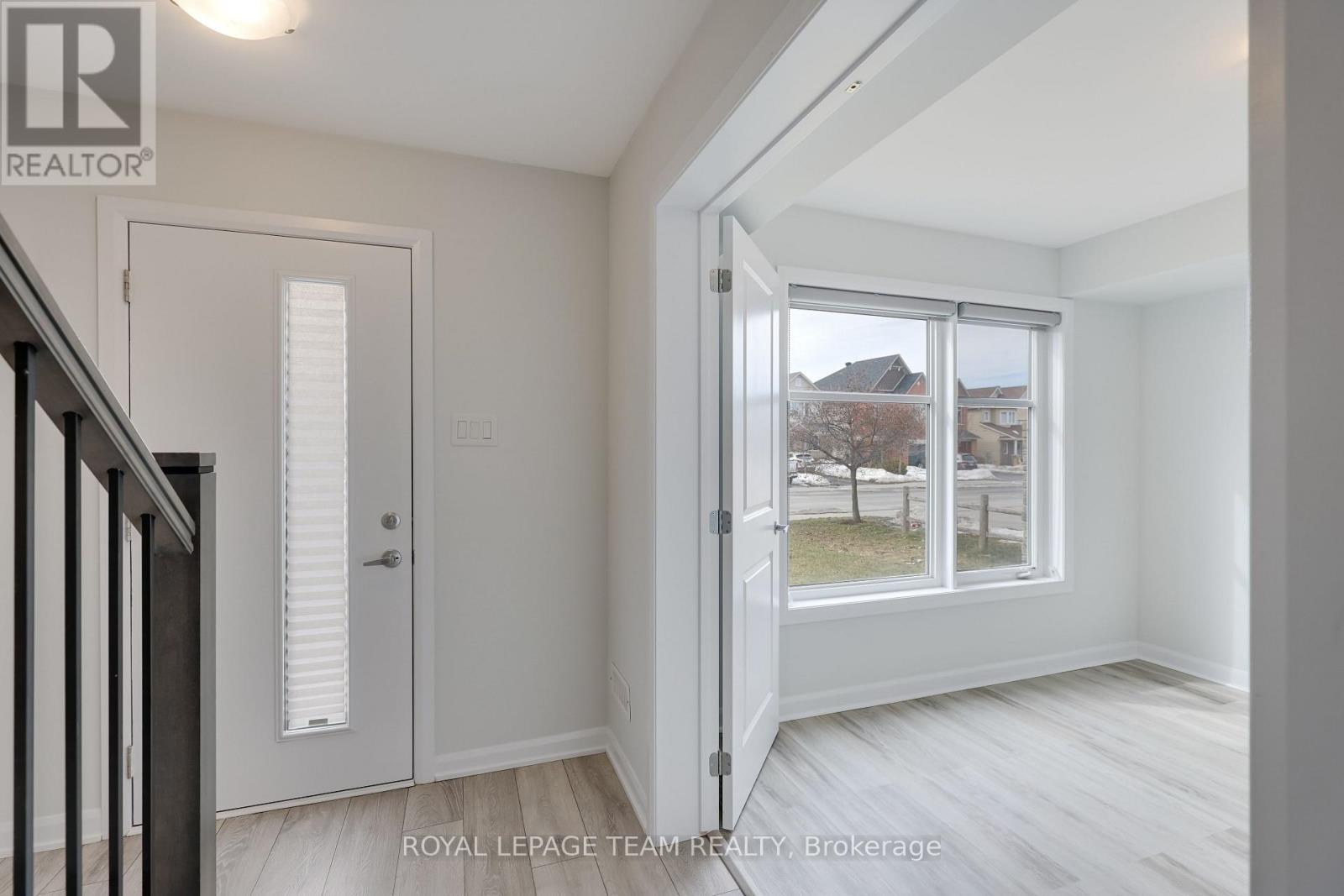 1140 Speedvale Court, Ottawa, Ontario  K2T 0P5 - Photo 5 - X13002398