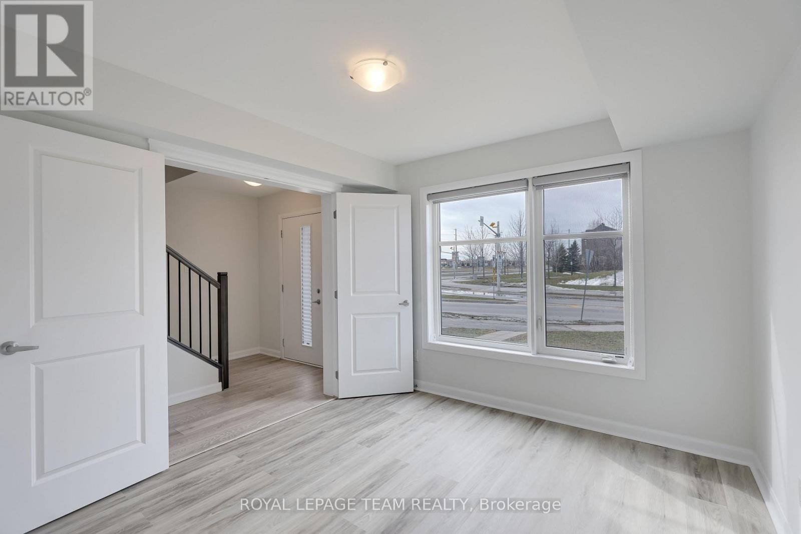 1140 Speedvale Court, Ottawa, Ontario  K2T 0P5 - Photo 8 - X13002398