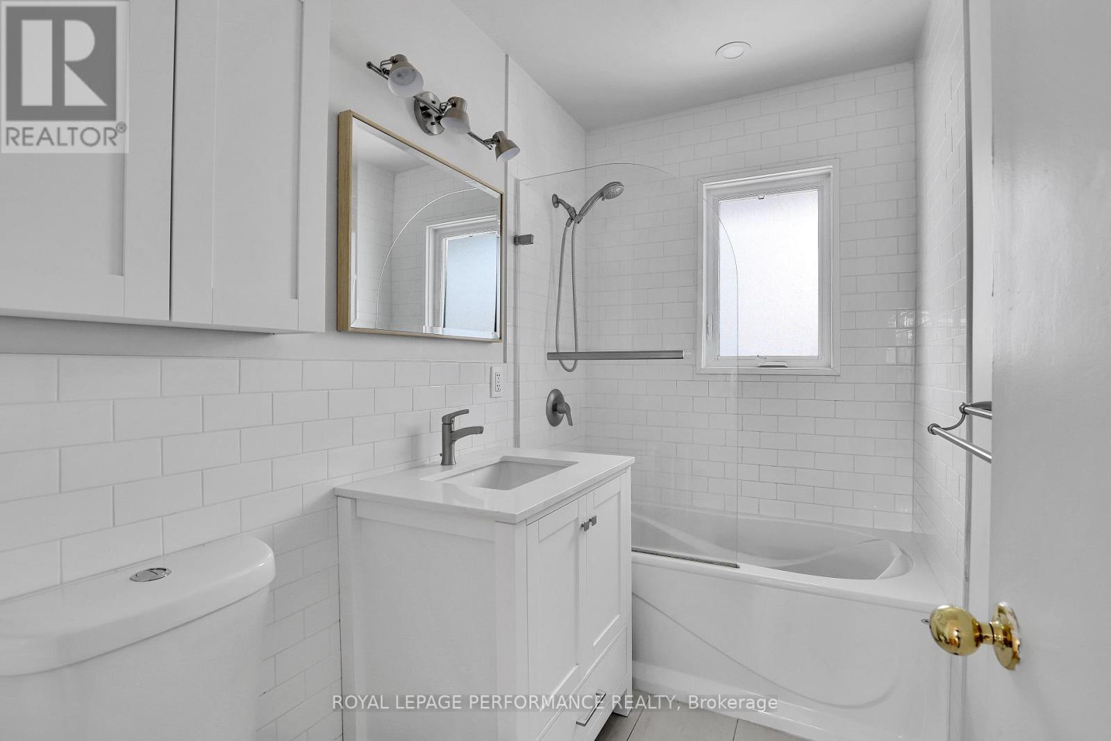 Upper Unit - 940 Brant Upper Unit Street, Ottawa, Ontario  K1K 3N2 - Photo 14 - X13002520