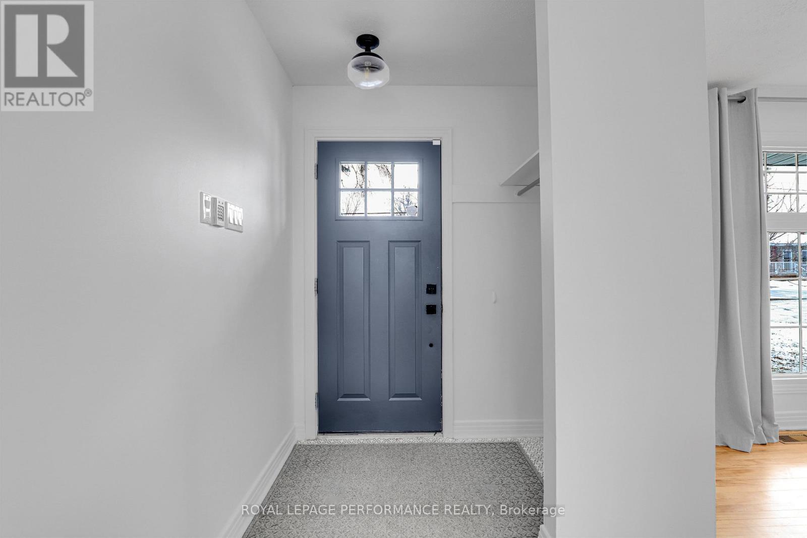 Upper Unit - 940 Brant Upper Unit Street, Ottawa, Ontario  K1K 3N2 - Photo 3 - X13002520