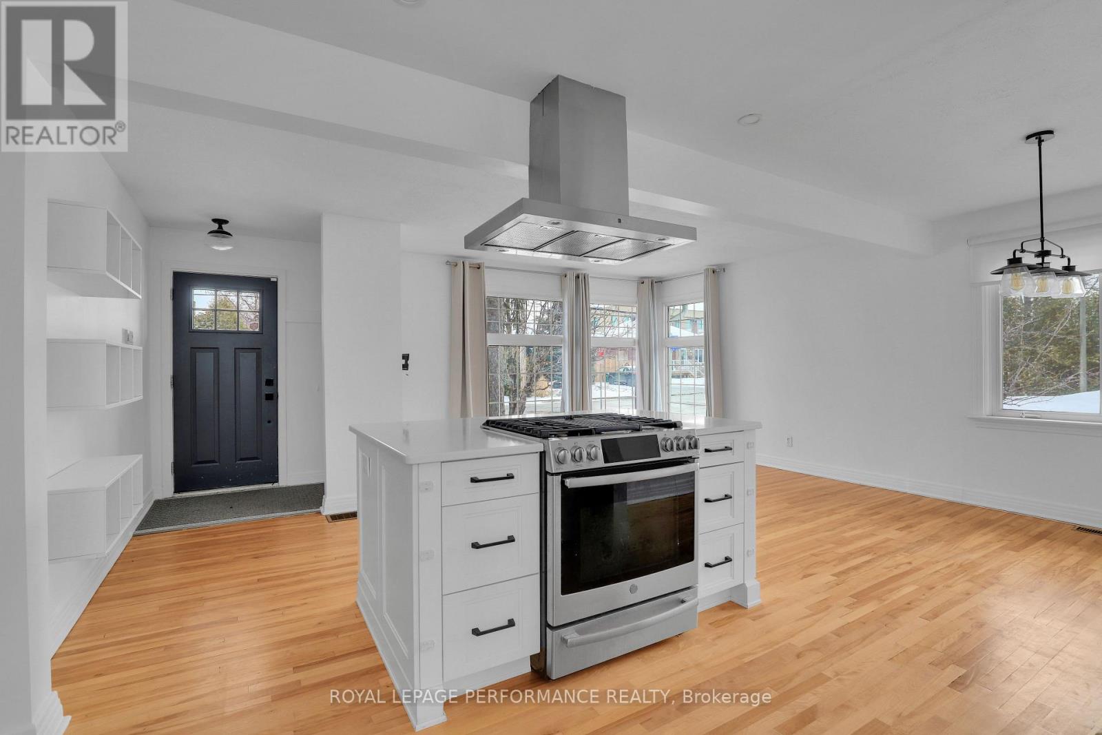 Upper Unit - 940 Brant Upper Unit Street, Ottawa, Ontario  K1K 3N2 - Photo 4 - X13002520