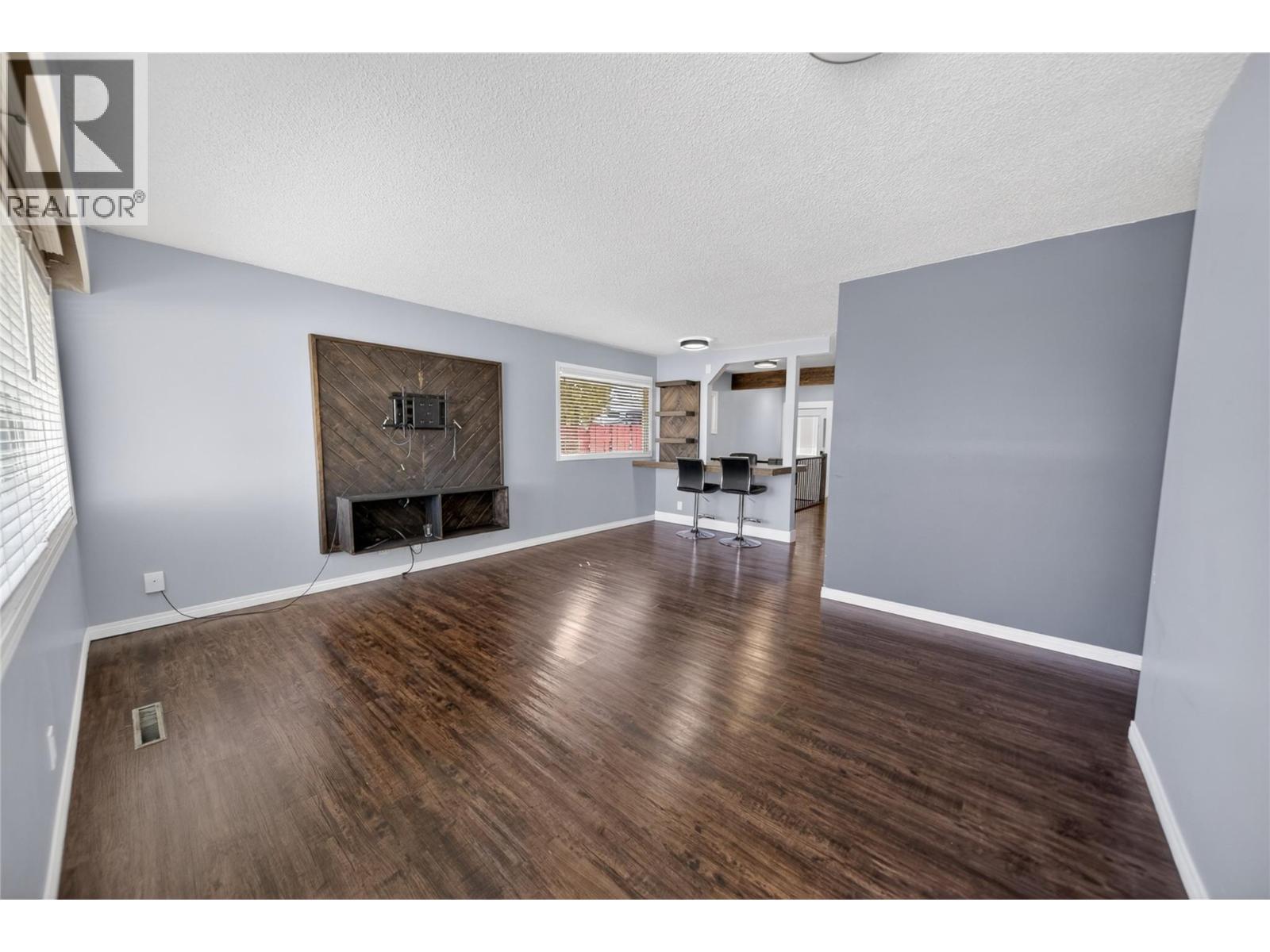 403 13th Avenue S, Cranbrook, British Columbia  V1C 2W3 - Photo 4 - 10383183