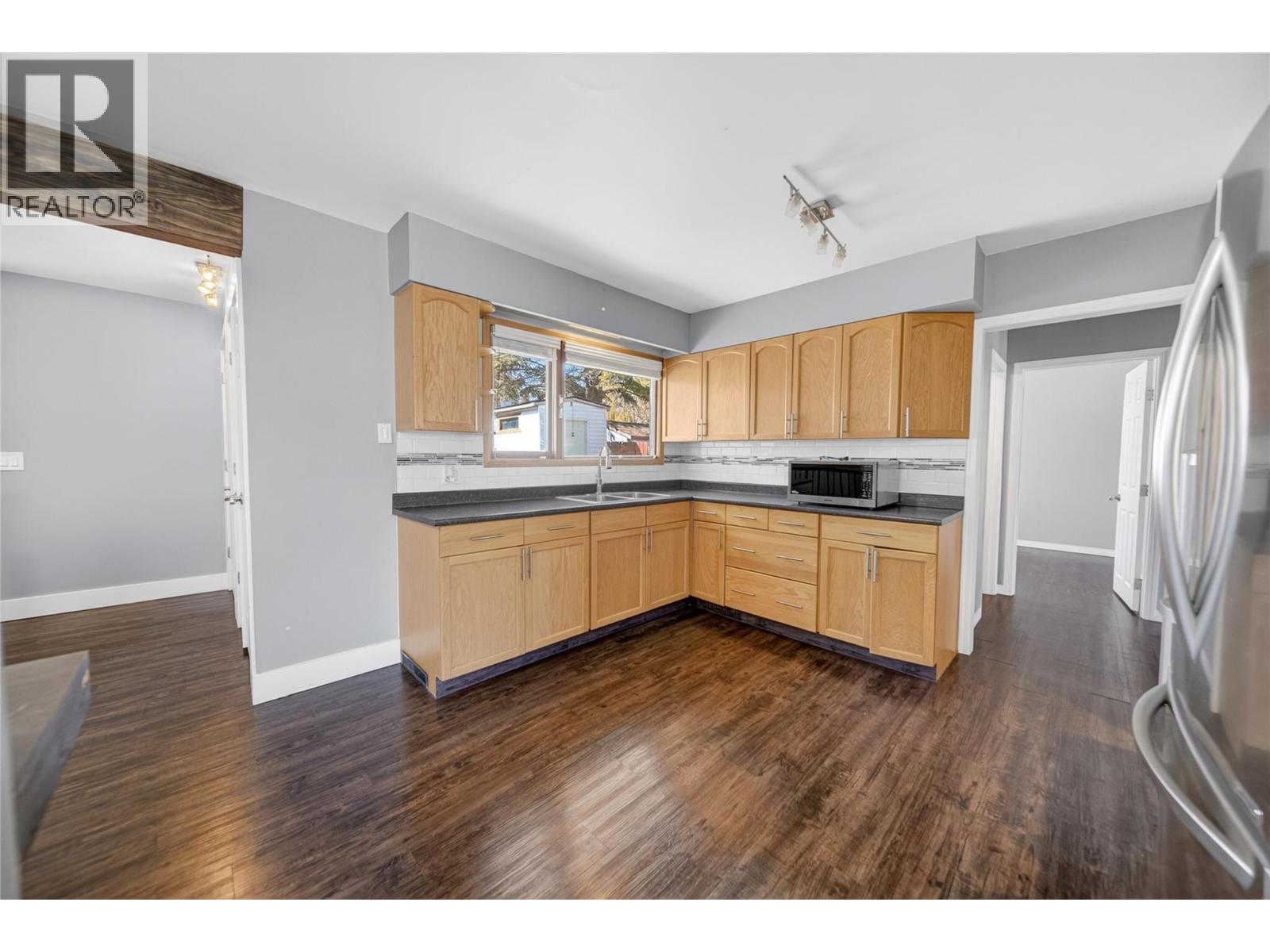 403 13th Avenue S, Cranbrook, British Columbia  V1C 2W3 - Photo 8 - 10383183