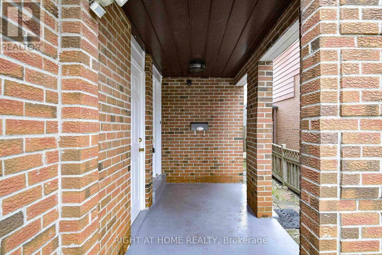 4151 Quaker Hill Drive, Mississauga, Ontario  L5C 3M2 - Photo 2 - W13000058