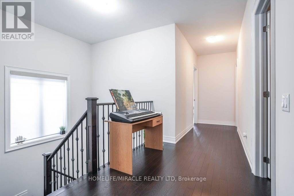 16 Lyle Way, Brampton, Ontario  L6X 5P8 - Photo 11 - W12951398