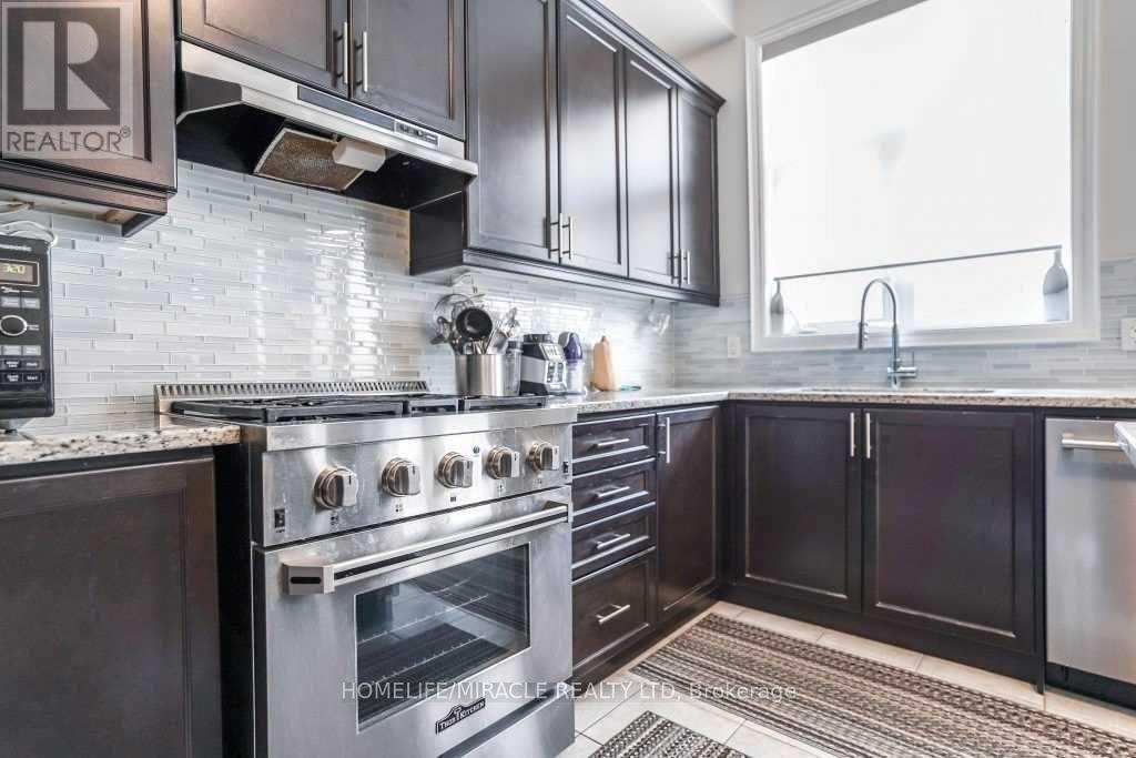 16 Lyle Way, Brampton, Ontario  L6X 5P8 - Photo 3 - W12951398